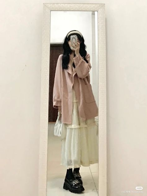 10+ Aesthetic Layered Outfits: How to Layer Cute Indie Outfits for Winter