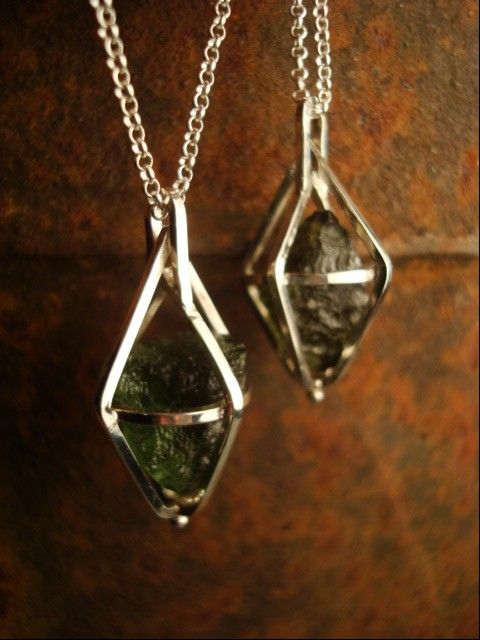 6 Outfits To Match With A moldavite Crystal Jewelry