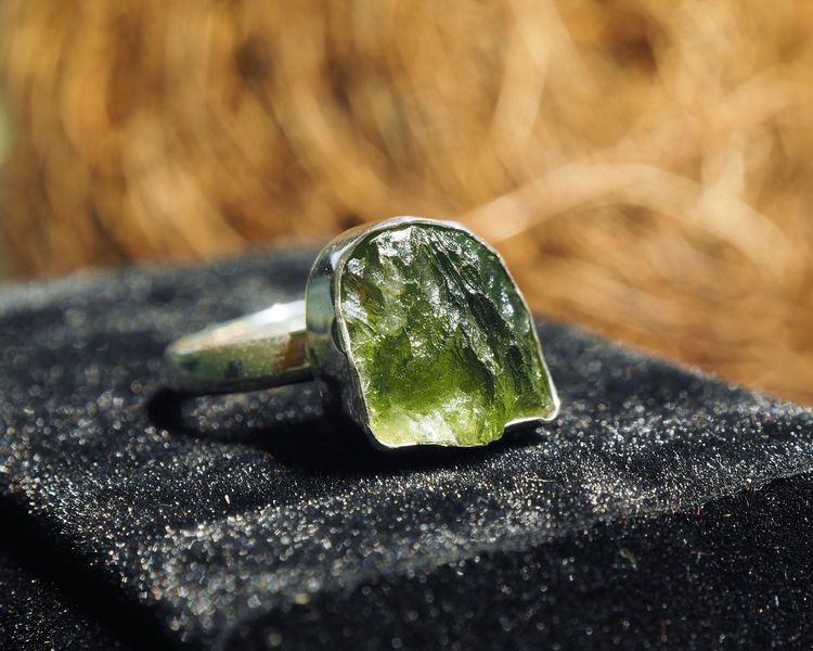 6 Outfits To Match With A moldavite Crystal Jewelry