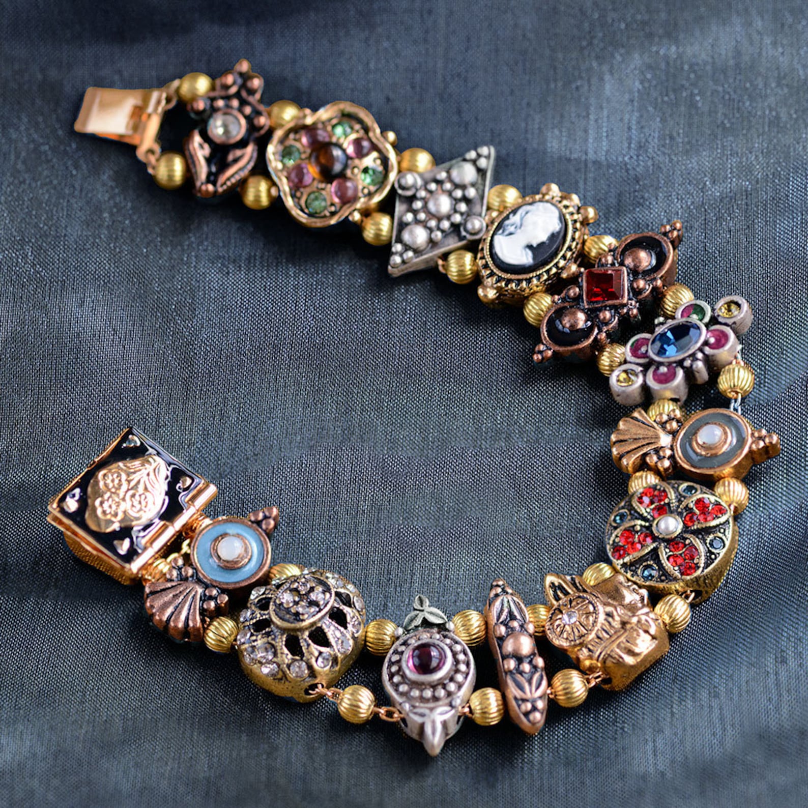 A Guide to Victorian-style Replica Jewelry from Indie Vendors