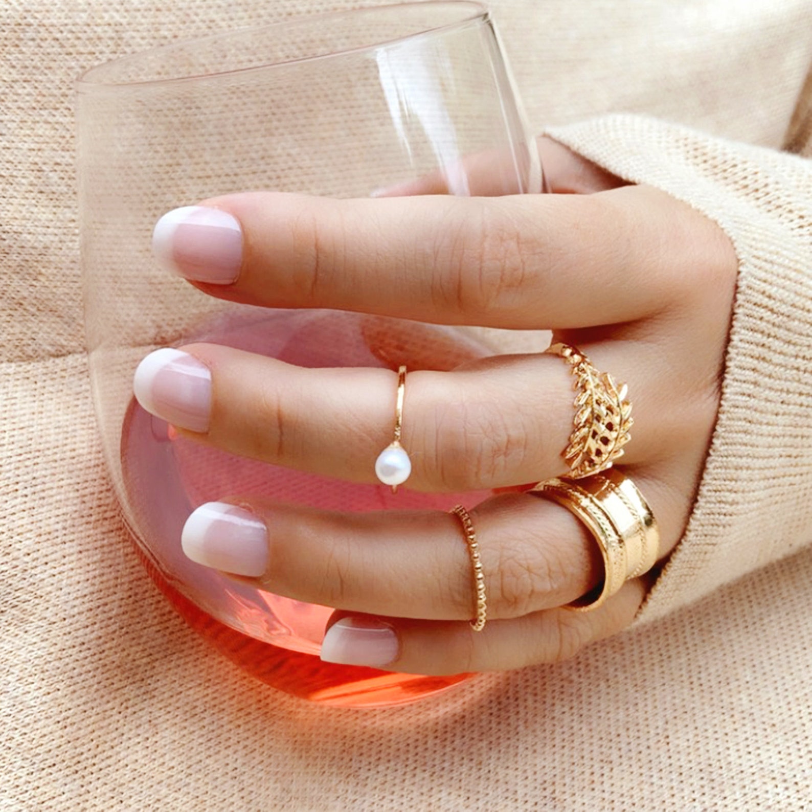 Chic Light Feminine: How to Wear Beige in Style