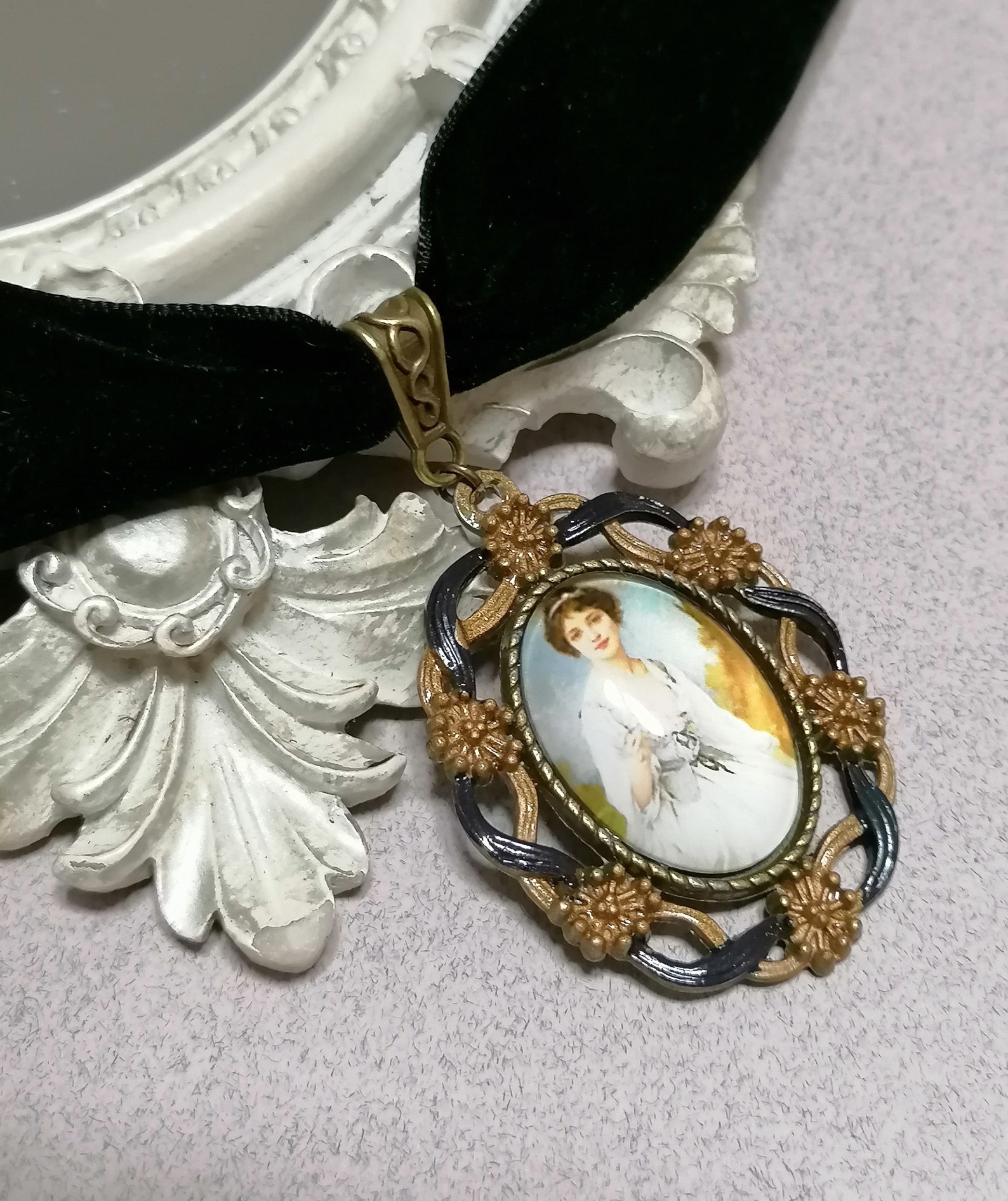 A Guide to Victorian-style Replica Jewelry from Indie Vendors