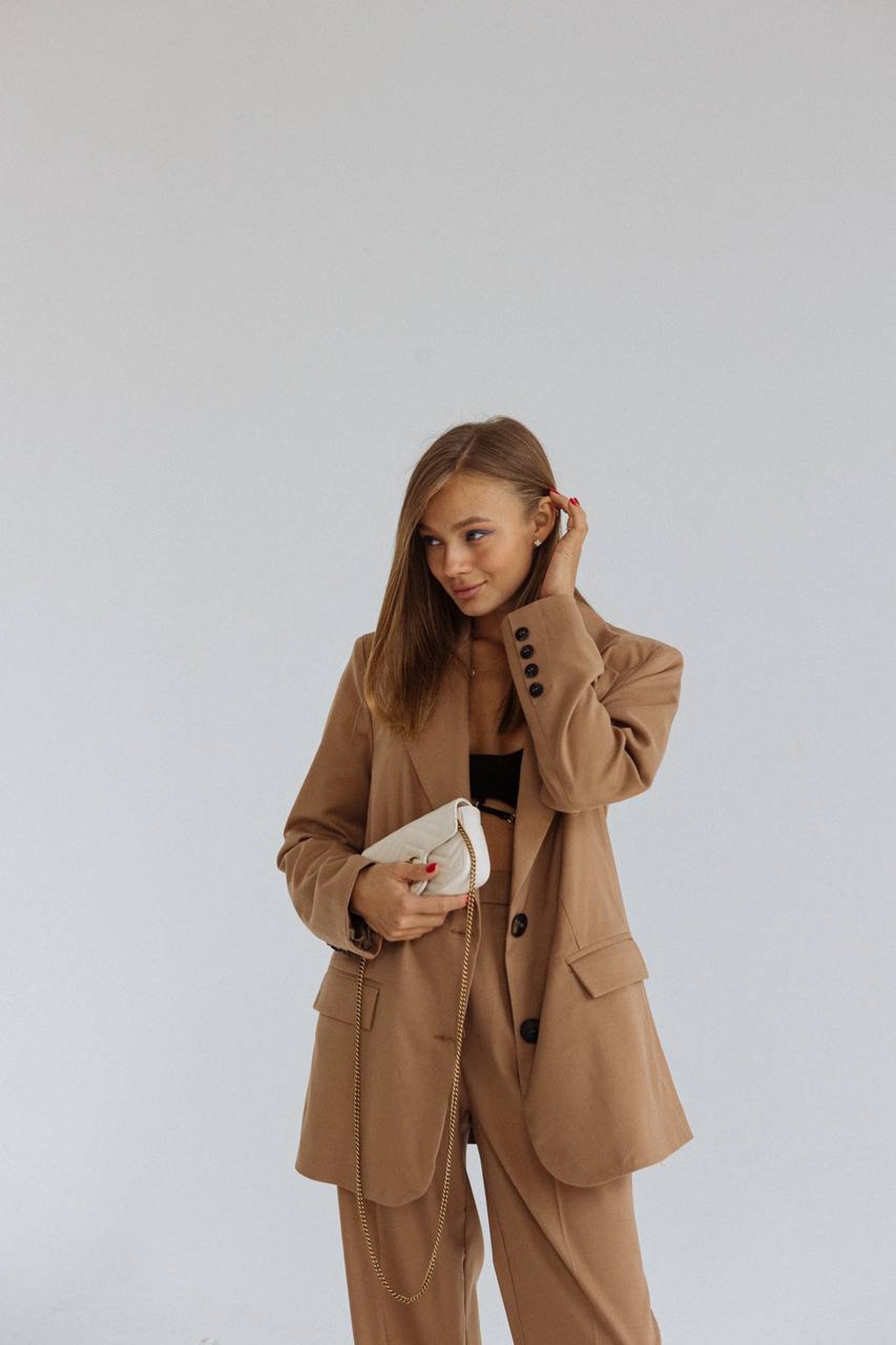 Nude aesthetic clothes to transition into spring 2023