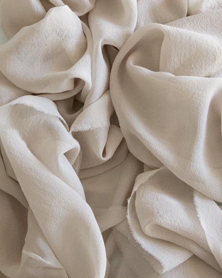 Nude aesthetic clothes to transition into spring 2023