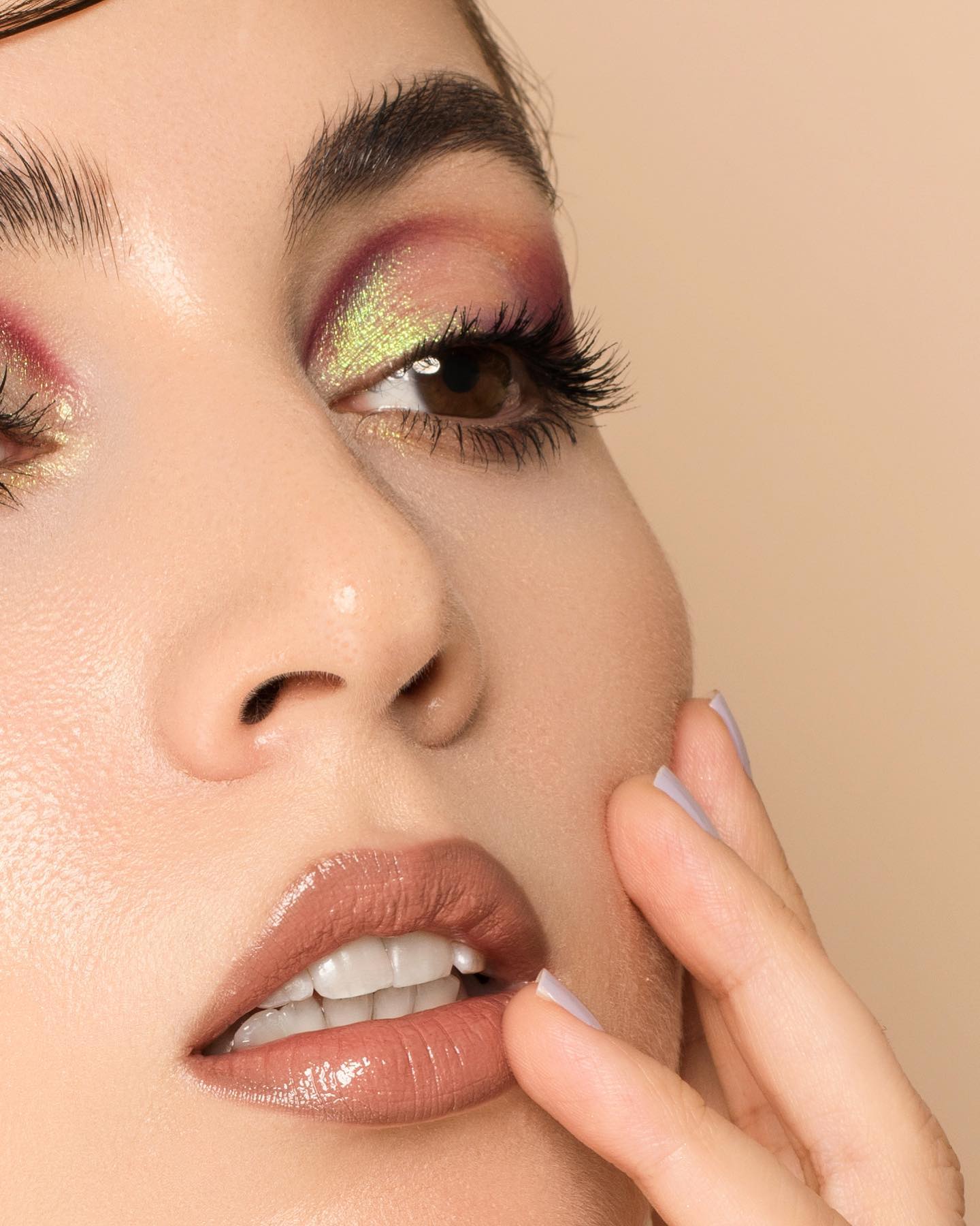Accentuating Sensuality: Aesthetic Makeup for a Nude-Colored Dress