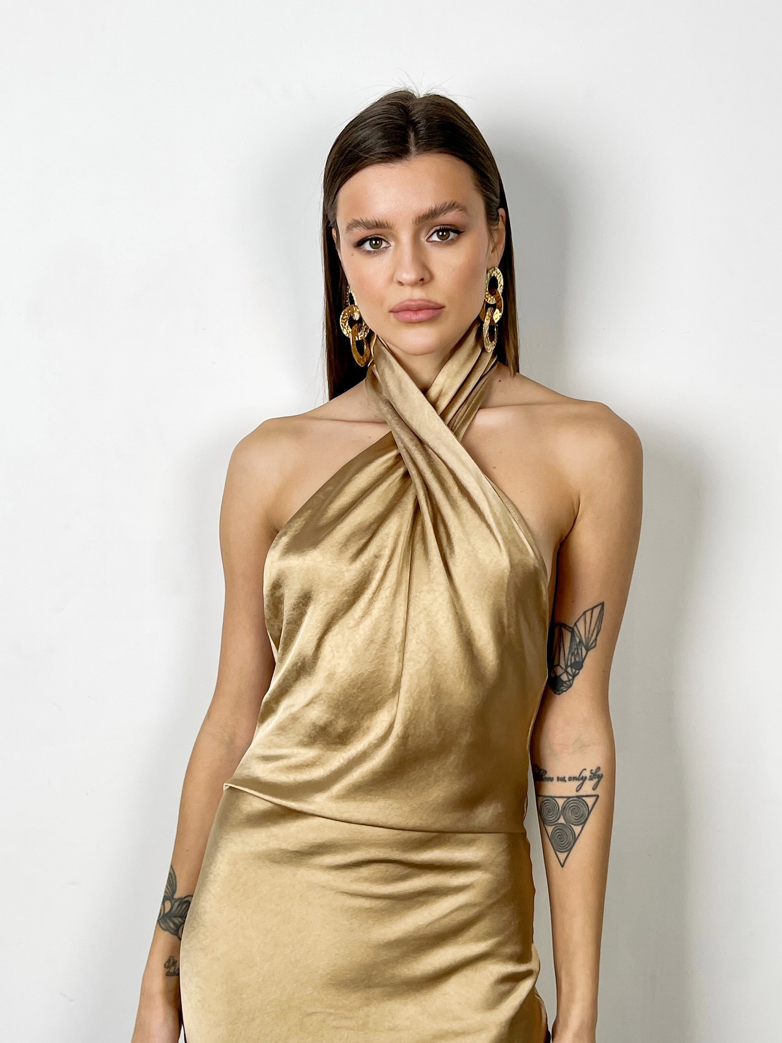 Feminine Luxury: Accessorizing for a Champagne Dress