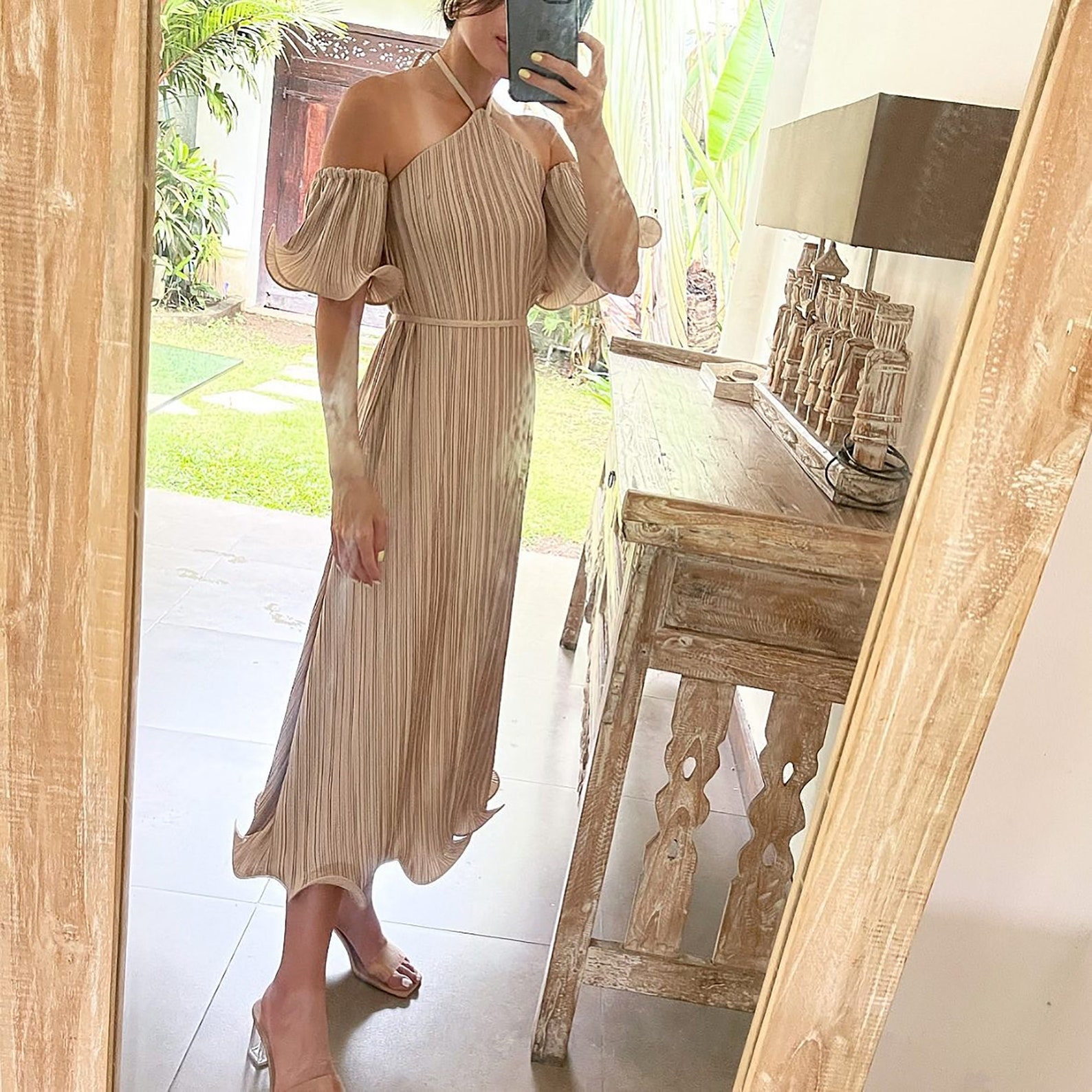 Feminine Luxury: Accessorizing for a Champagne Dress