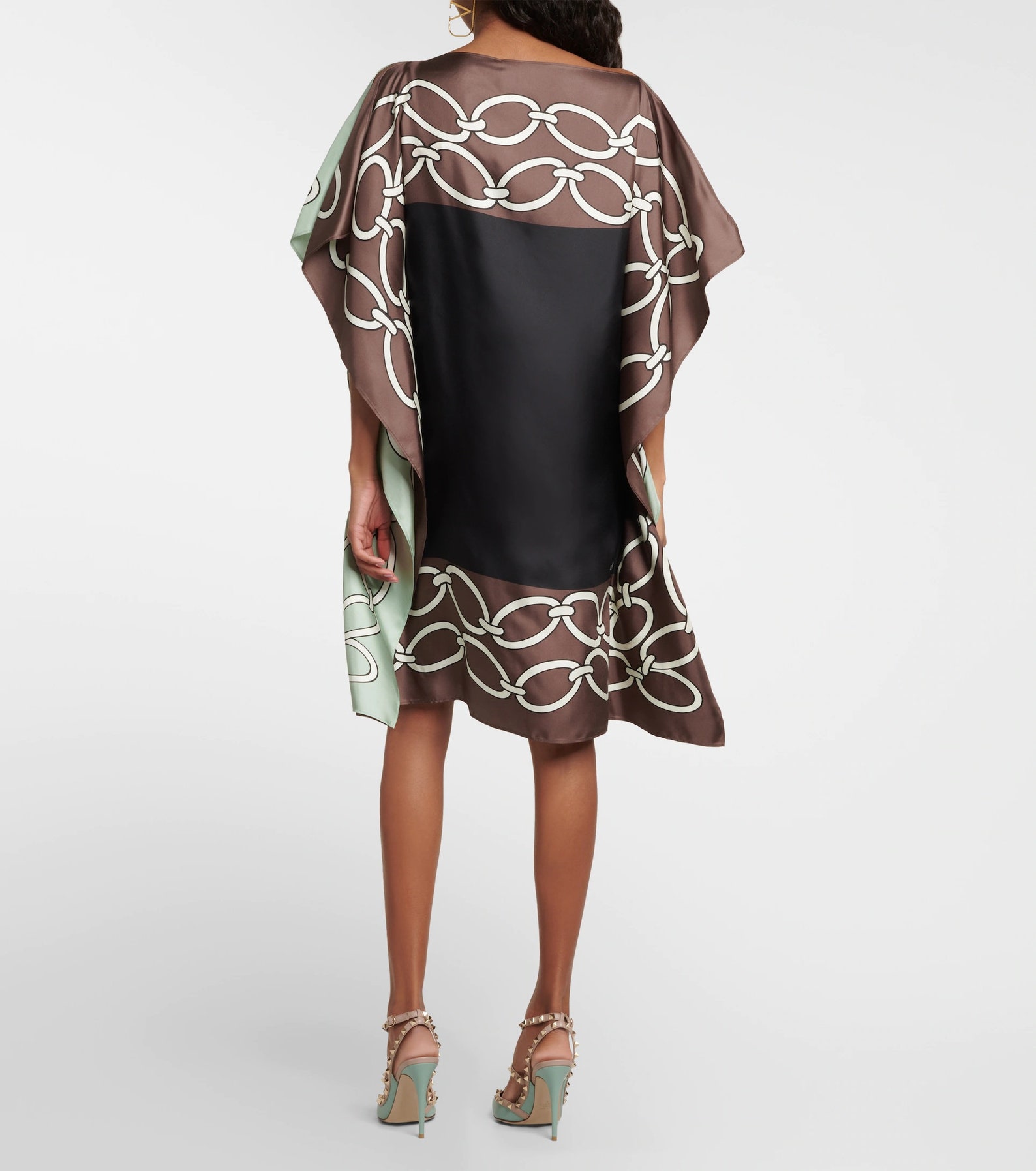 Sage Green Aesthetic Outfits to Make You Look Expensive
