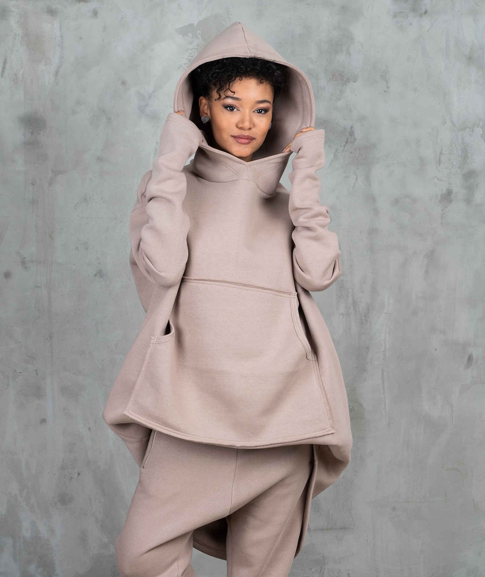 10+ Mesmerizing Feminine Looks with Baggy Outfits & Soft Romantic Makeup