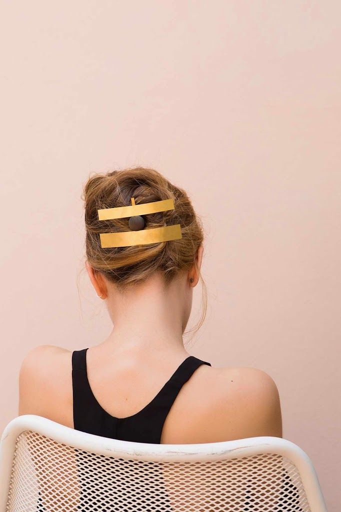 (15+ Looks) The Hair Clip Trend: A 90s Statement That Returned As An Aesthetic