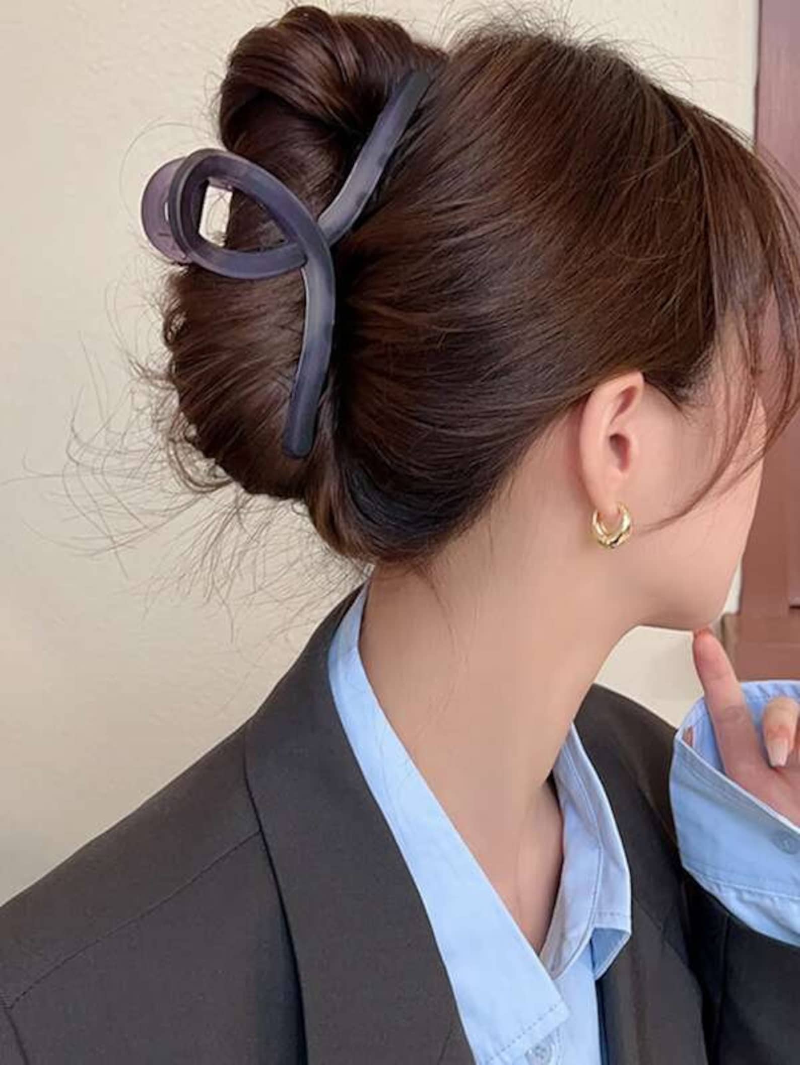 (15+ Looks) The Hair Clip Trend: A 90s Statement That Returned As An Aesthetic