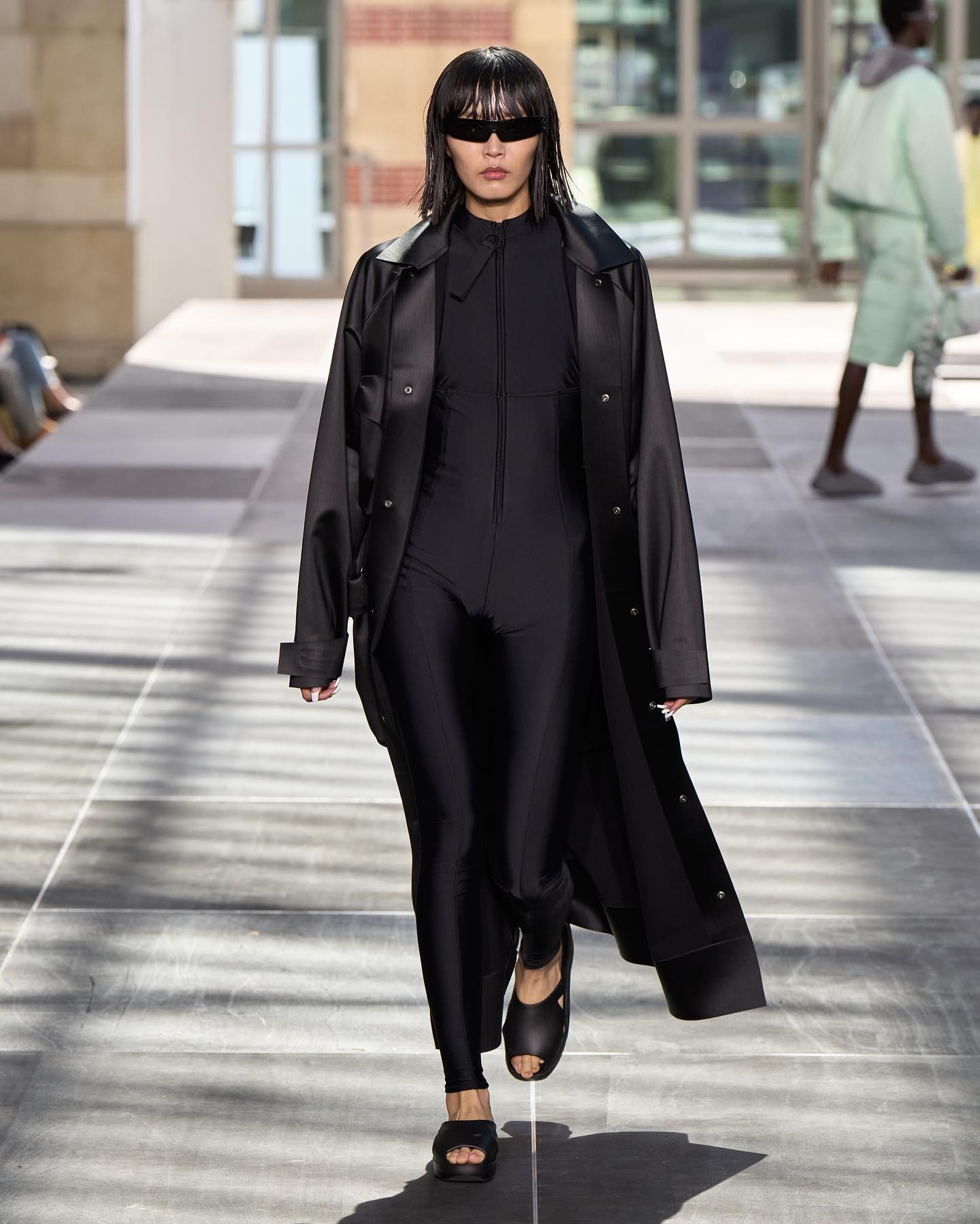 Daring Attire, Bold Glam: Unveiling the Power of Black Baggy Ensembles and Statement Makeup