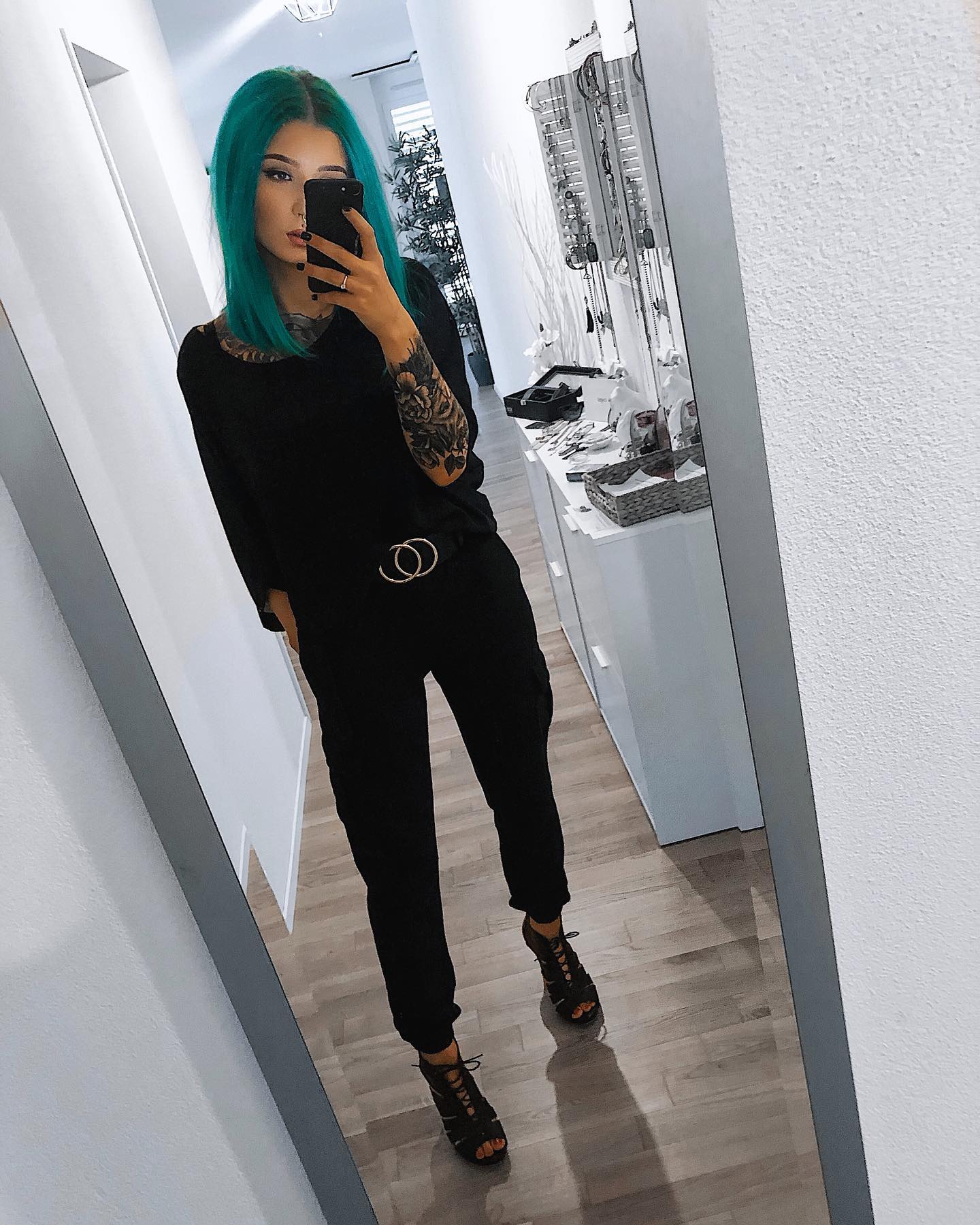 Mint Magic: Elevate Your Style with Vibrant Pairings for Mint Green Outfits