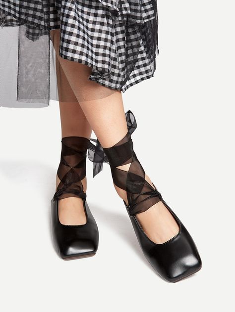 Balletcore Aesthetic: Good for both Softcore and Darcore Lovers