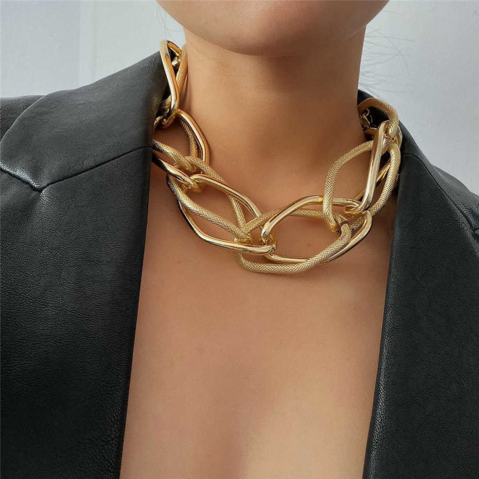 Gilded Elegance: Mastering the Art of Mixing Gold and Silver Accessories for Your Silver Dress