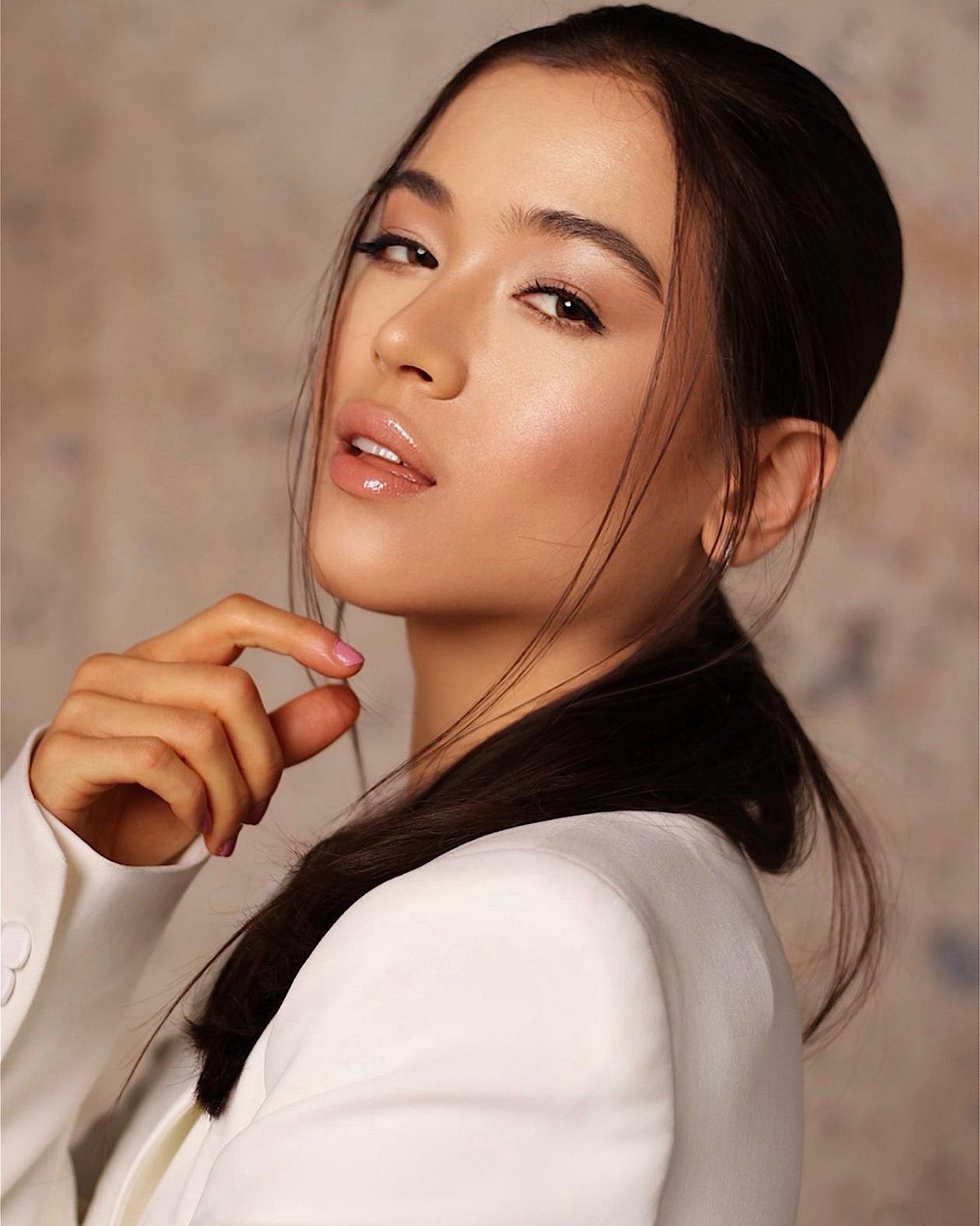 Beauty with Bite: Unleashing Your Inner Femme Fatale Through Dark Makeup