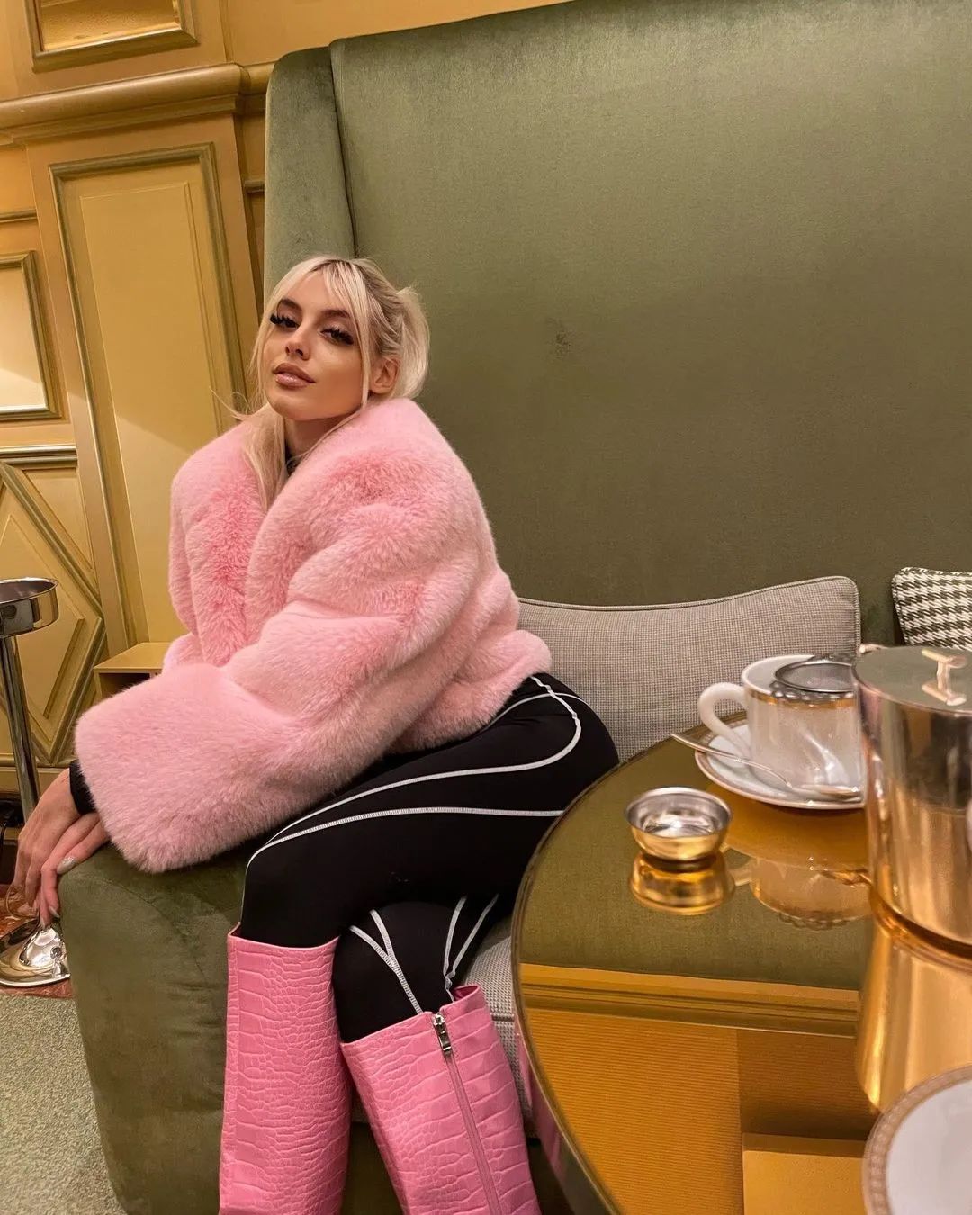Prepare to Spoil Yourself This Fall/Winter with this Bimbocore Inspiration
