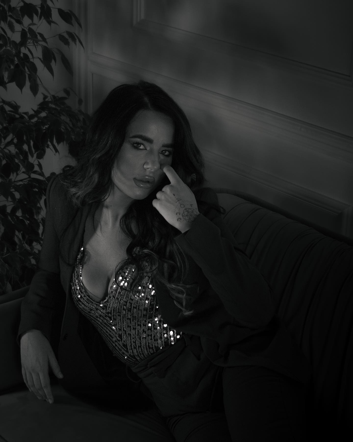 Dark and Dramatic Feminine Pose Ideas: Glamorously Transform Your IG Feed