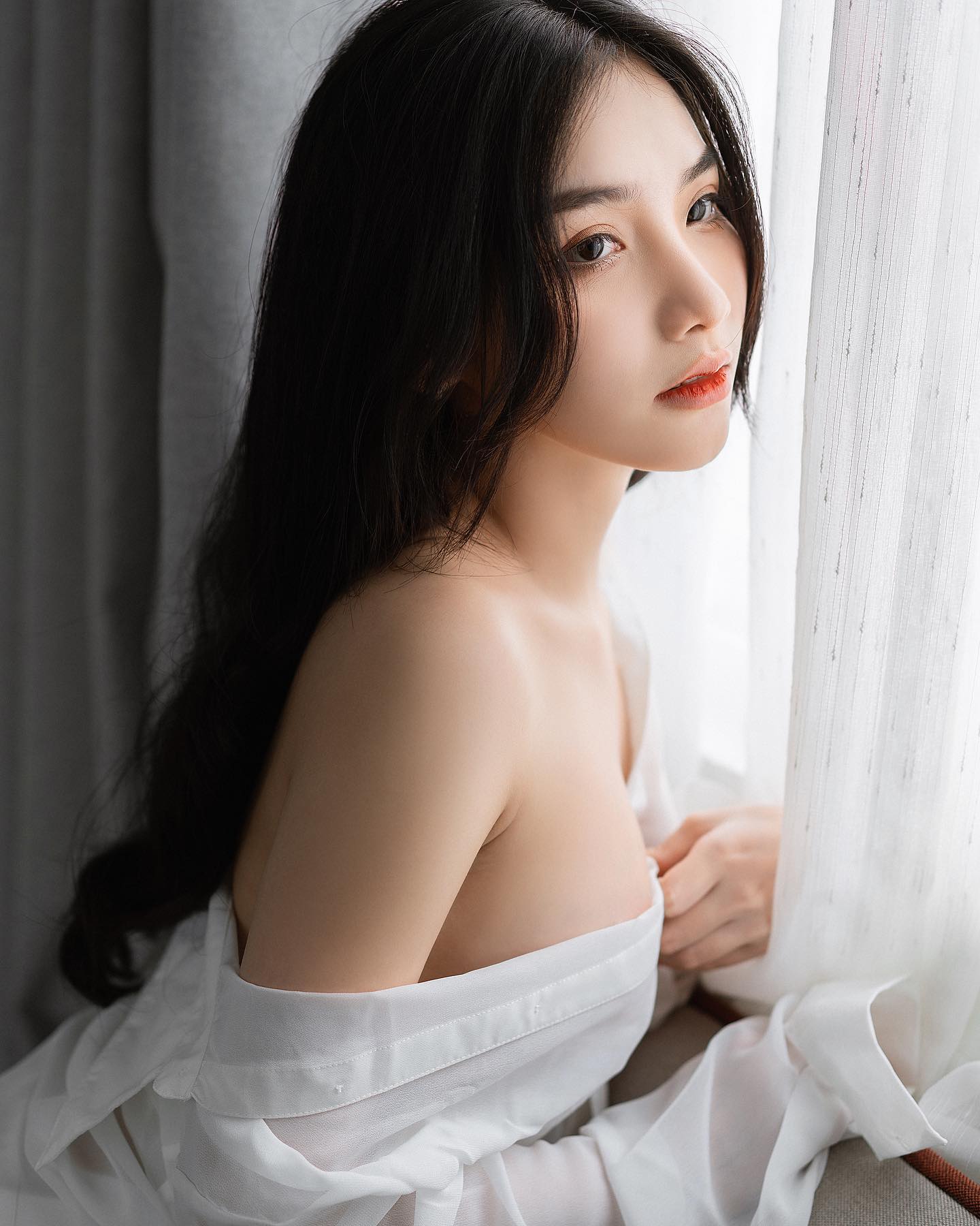 Mochi Skin: Embracing the Velvety Complexion Trend with a Gothic Twist