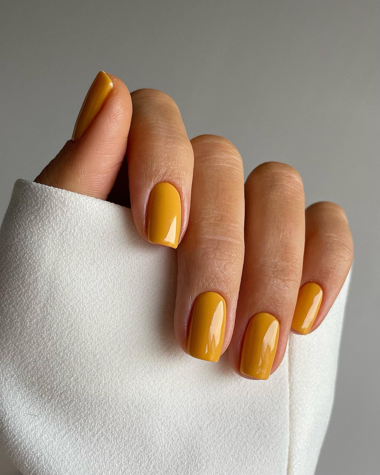 20+ Luxe Looks: Wintery Rich Girl Manicure