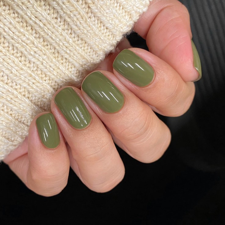 20+ Luxe Looks: Wintery Rich Girl Manicure