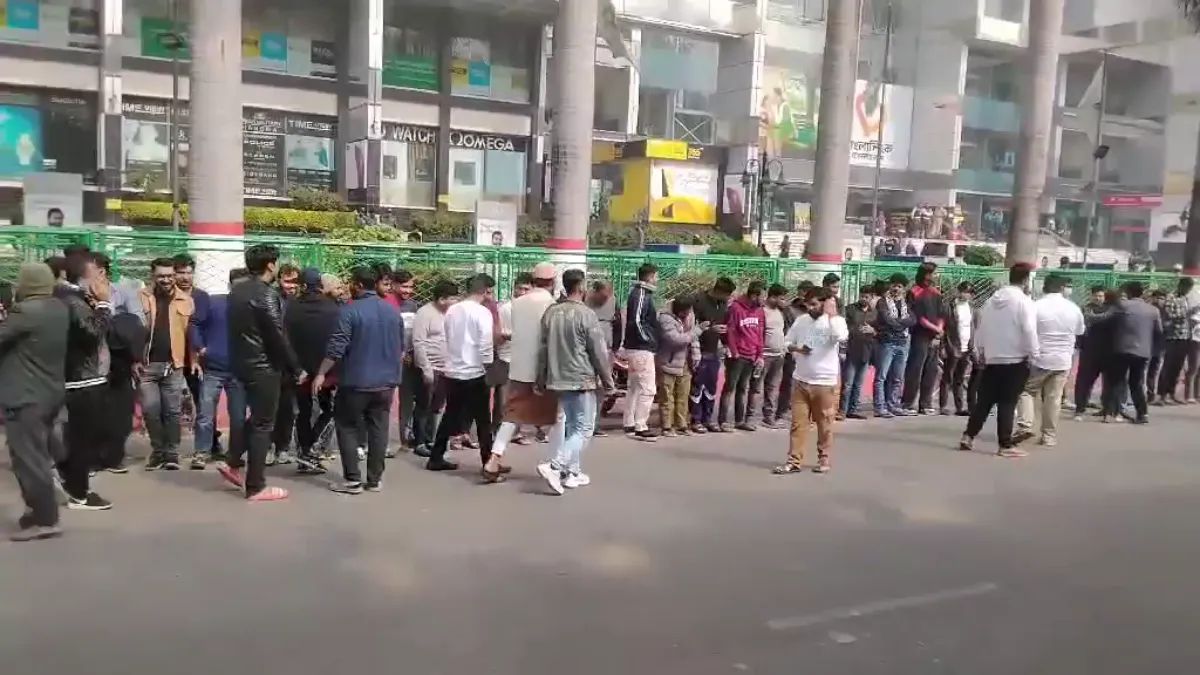 এনইআইআর স্থগিতের দাবি: ফের রাস্তায় নামলেন মোবাইল ব্যবসায়ীরা