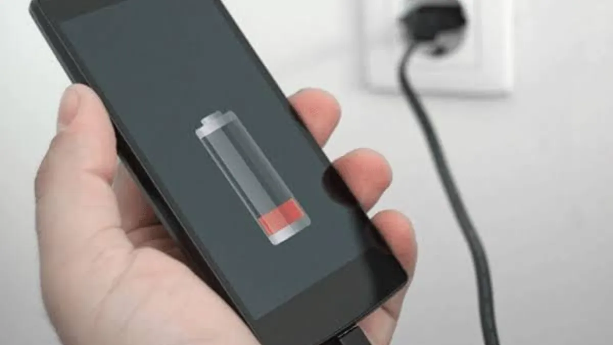 স্মার্টফোনের ব্যাটারি দ্রুত শেষ হচ্ছে? অজান্তেই করছেন যে ৫টি ভুল