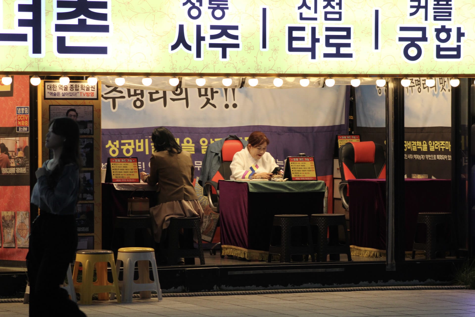 {"caption":[{"type":"text","text":{"content":"On n’a pas testé puisqu'on est pas arrivé au chapitre divination sur duolingo","link":null},"annotations":{"bold":false,"italic":false,"strikethrough":false,"underline":false,"code":false,"color":"default"},"plain_text":"On n’a pas testé puisqu'on est pas arrivé au chapitre divination sur duolingo","href":null}],"type":"external","external":{"url":"https://res.cloudinary.com/dttkrq9dl/image/upload/v1700054591/10-20230925182816_IMG_0415_eyumfa.jpg"}}