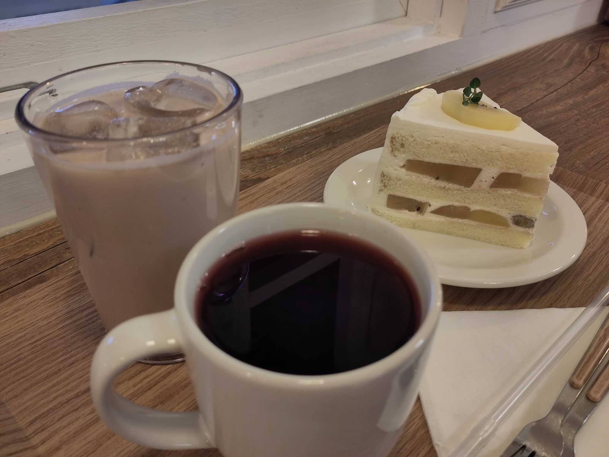 {"caption":[{"type":"text","text":{"content":"Les restaurants sont fermés mais pas les cafés","link":null},"annotations":{"bold":false,"italic":false,"strikethrough":false,"underline":false,"code":false,"color":"default"},"plain_text":"Les restaurants sont fermés mais pas les cafés","href":null}],"type":"external","external":{"url":"https://res.cloudinary.com/dttkrq9dl/image/upload/v1700054597/14-IMG_20230925_215400_ezyxww.jpg"}}