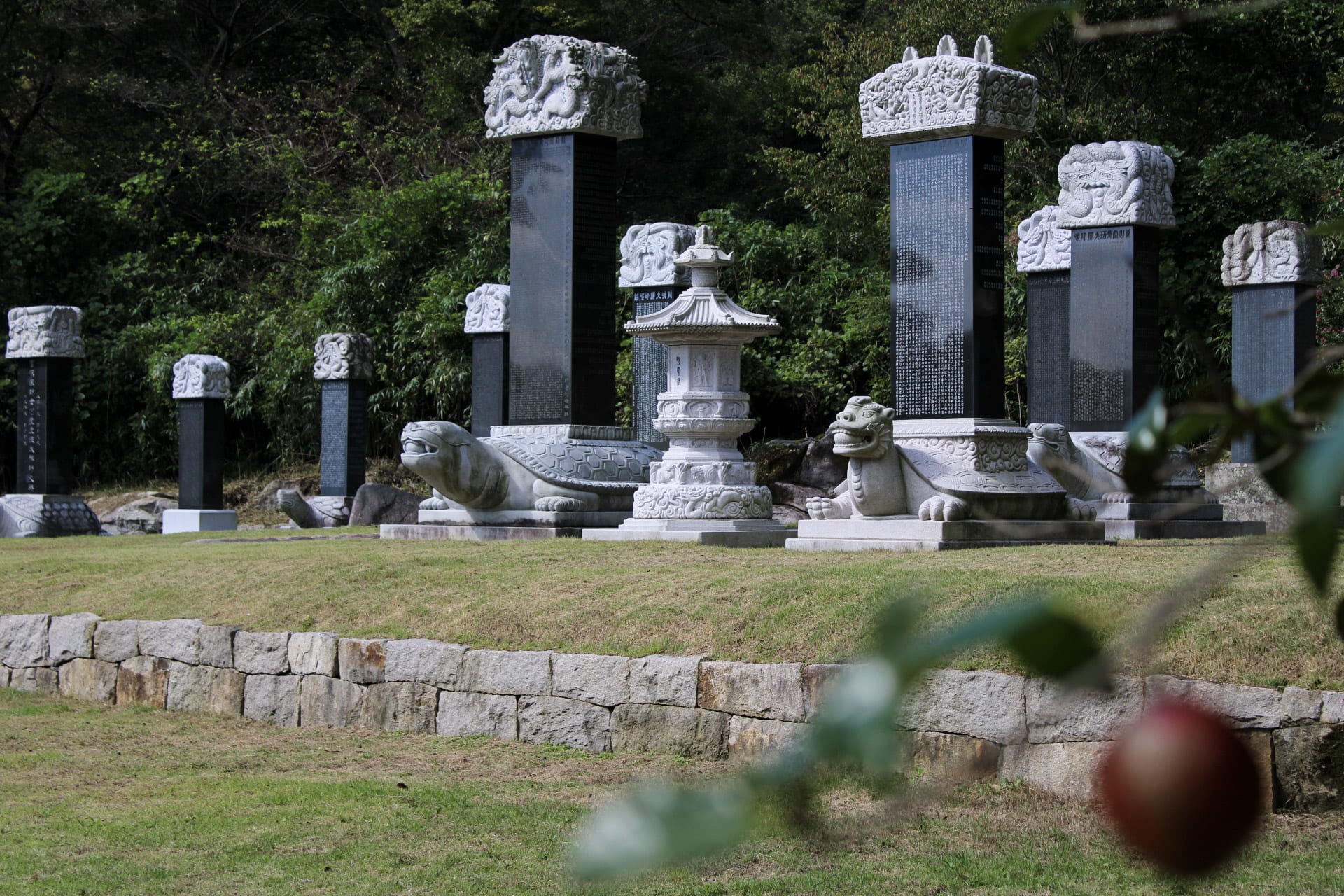 {"caption":[{"type":"text","text":{"content":"Les tombes des moines","link":null},"annotations":{"bold":false,"italic":false,"strikethrough":false,"underline":false,"code":false,"color":"default"},"plain_text":"Les tombes des moines","href":null}],"type":"external","external":{"url":"https://res.cloudinary.com/dttkrq9dl/image/upload/v1700054607/22-20230927102540_IMG_0445_irubuu.jpg"}}