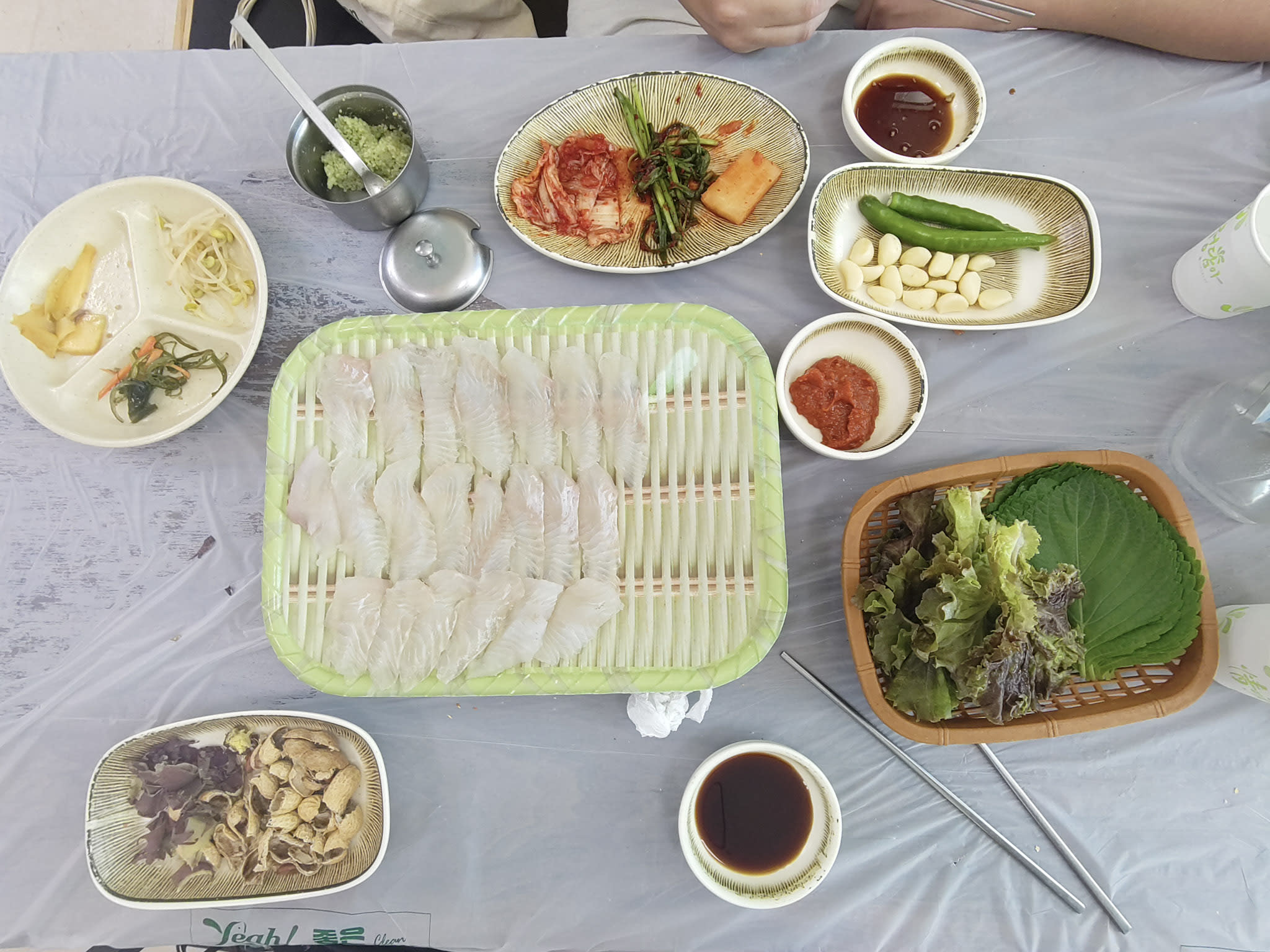 {"caption":[{"type":"text","text":{"content":"Avec comme d'habitude en Corée, les “banchan” ou accompagnements toujours nombreux","link":null},"annotations":{"bold":false,"italic":false,"strikethrough":false,"underline":false,"code":false,"color":"default"},"plain_text":"Avec comme d'habitude en Corée, les “banchan” ou accompagnements toujours nombreux","href":null}],"type":"external","external":{"url":"https://res.cloudinary.com/dttkrq9dl/image/upload/v1700054618/41-IMG_20230928_134709_eizjmt.jpg"}}