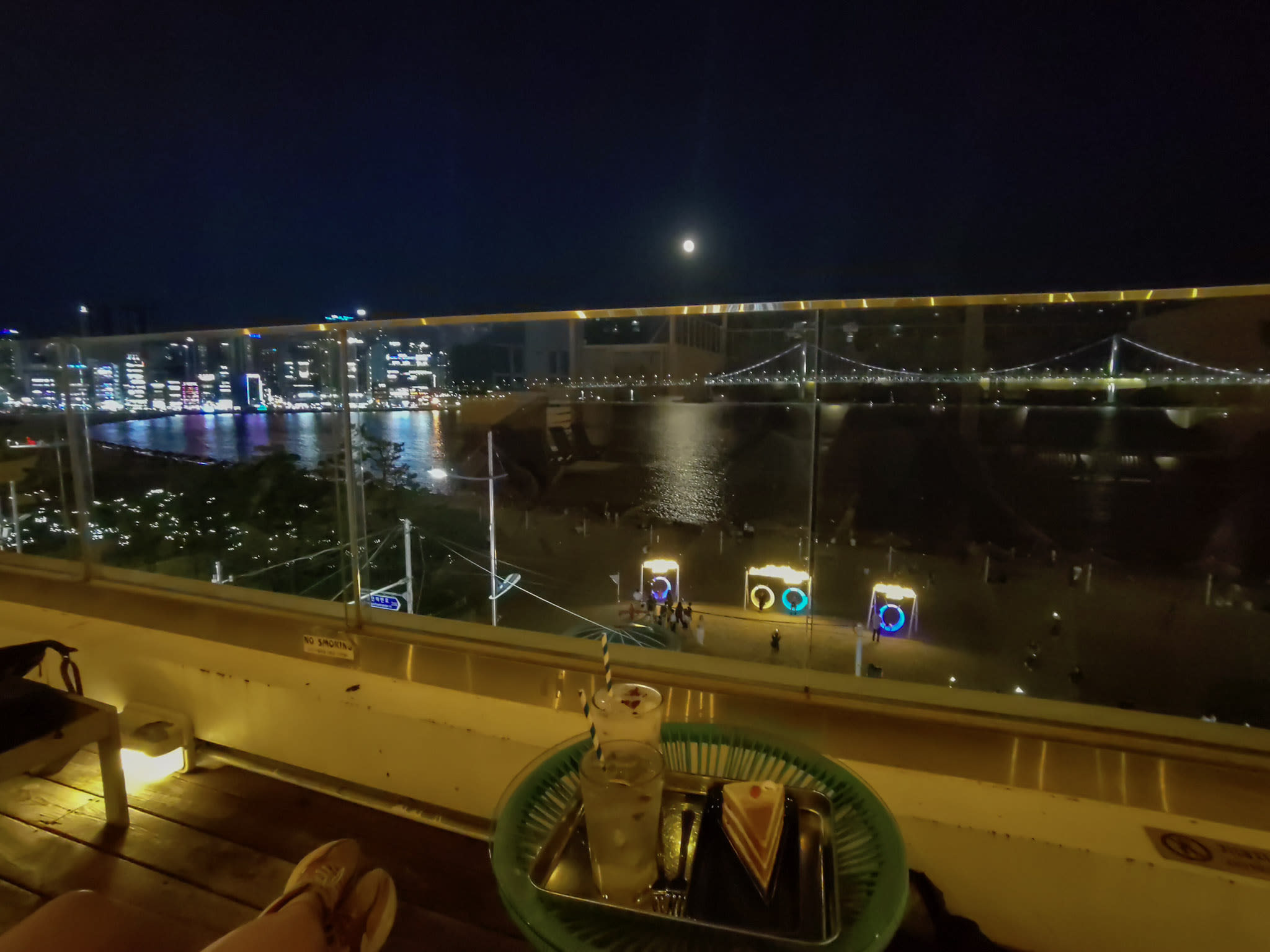 {"caption":[{"type":"text","text":{"content":"Là où il y a une vue, il y a un café (plusieurs en fait)","link":null},"annotations":{"bold":false,"italic":false,"strikethrough":false,"underline":false,"code":false,"color":"default"},"plain_text":"Là où il y a une vue, il y a un café (plusieurs en fait)","href":null}],"type":"external","external":{"url":"https://res.cloudinary.com/dttkrq9dl/image/upload/v1700054621/47-IMG_20230928_185144_pfvzd8.jpg"}}