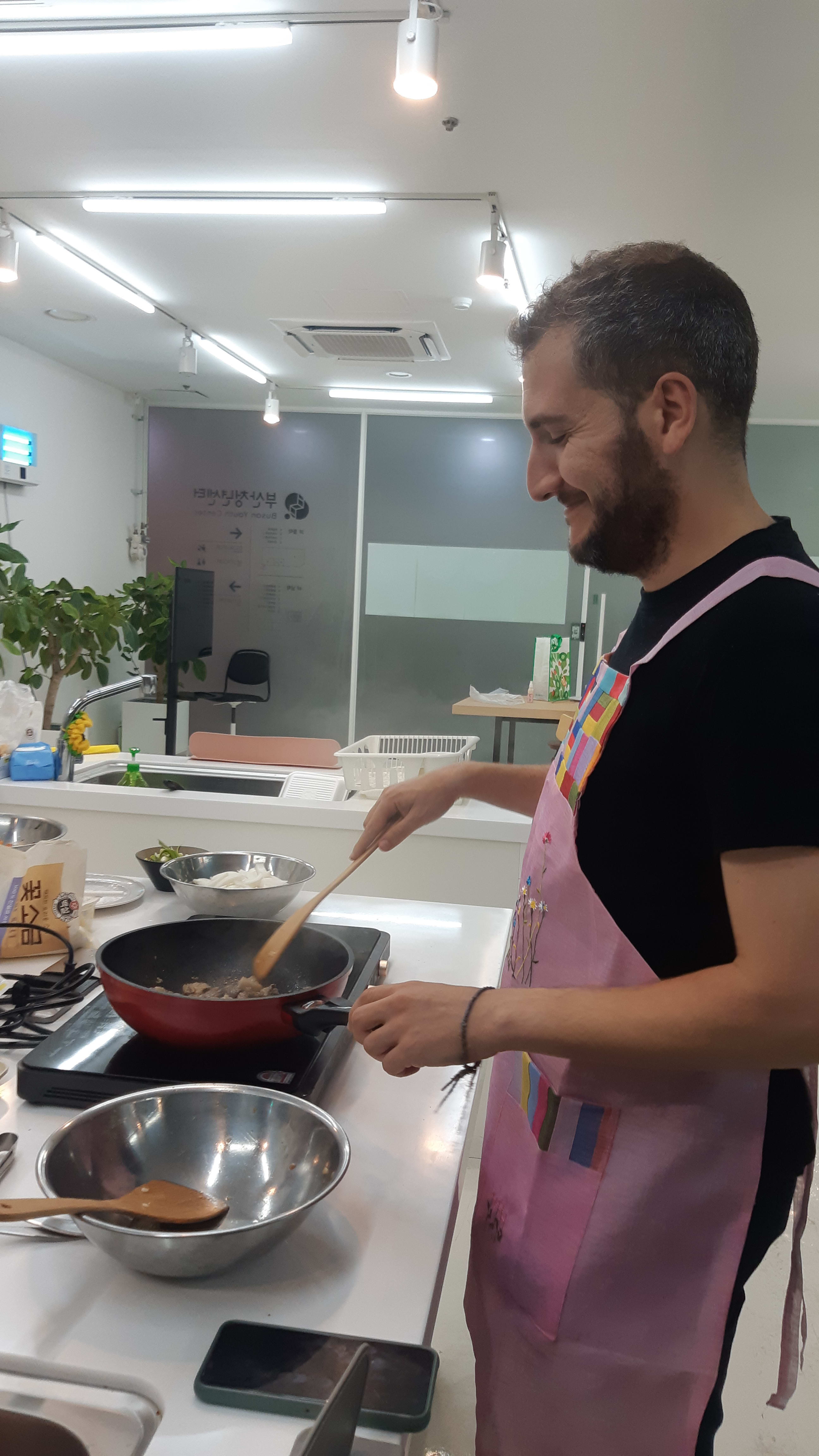 {"caption":[{"type":"text","text":{"content":"Chacun son tablier","link":null},"annotations":{"bold":false,"italic":false,"strikethrough":false,"underline":false,"code":false,"color":"default"},"plain_text":"Chacun son tablier","href":null}],"type":"external","external":{"url":"https://res.cloudinary.com/dttkrq9dl/image/upload/v1700054665/20230926_190735_bab48l.jpg"}}