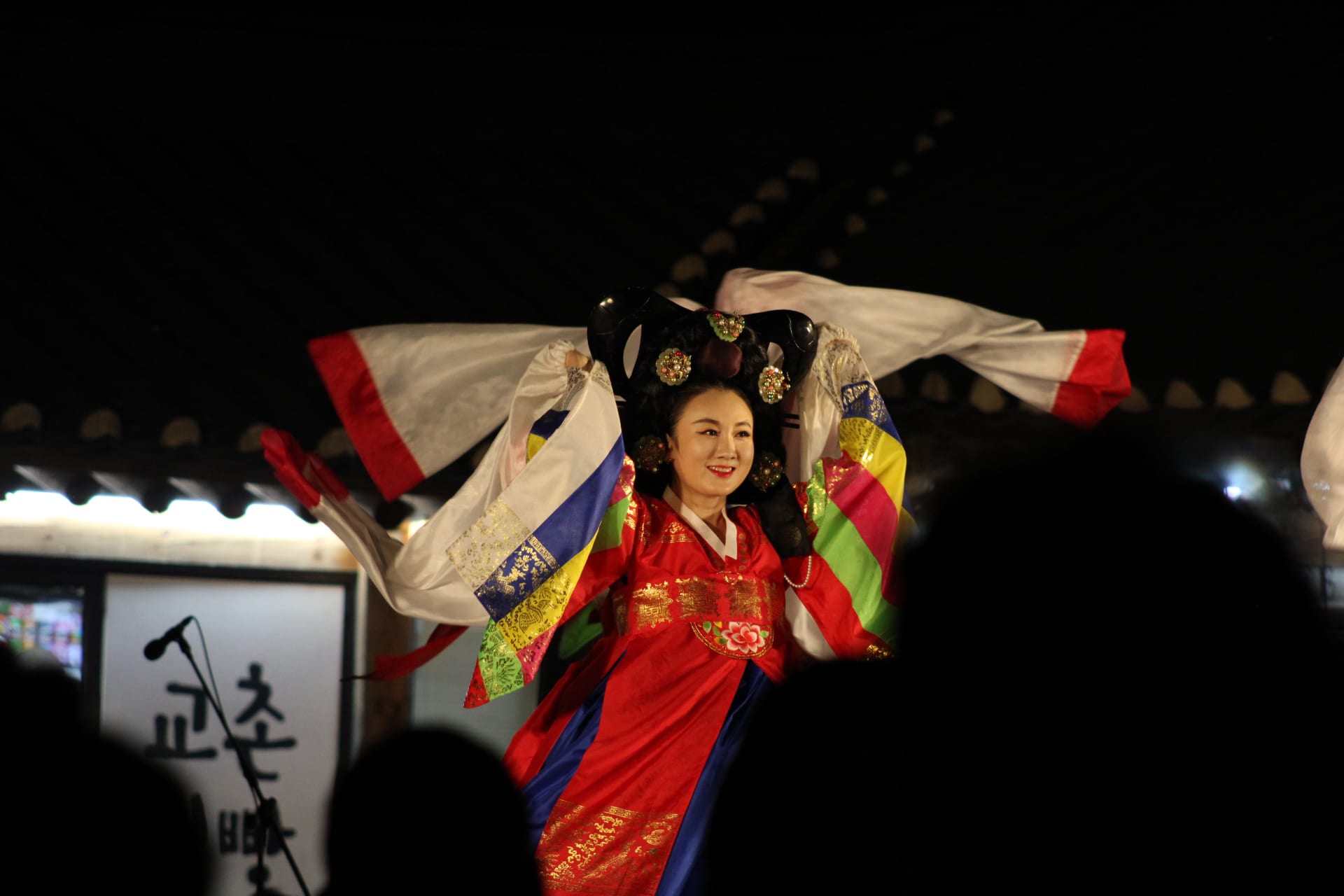 {"caption":[{"type":"text","text":{"content":"Tous les costumes étaient très travaillés","link":null},"annotations":{"bold":false,"italic":false,"strikethrough":false,"underline":false,"code":false,"color":"default"},"plain_text":"Tous les costumes étaient très travaillés","href":null}],"type":"external","external":{"url":"https://res.cloudinary.com/dttkrq9dl/image/upload/q_auto/v1700621139/osy3snz9xkwkguu6hlkf.jpg"}}