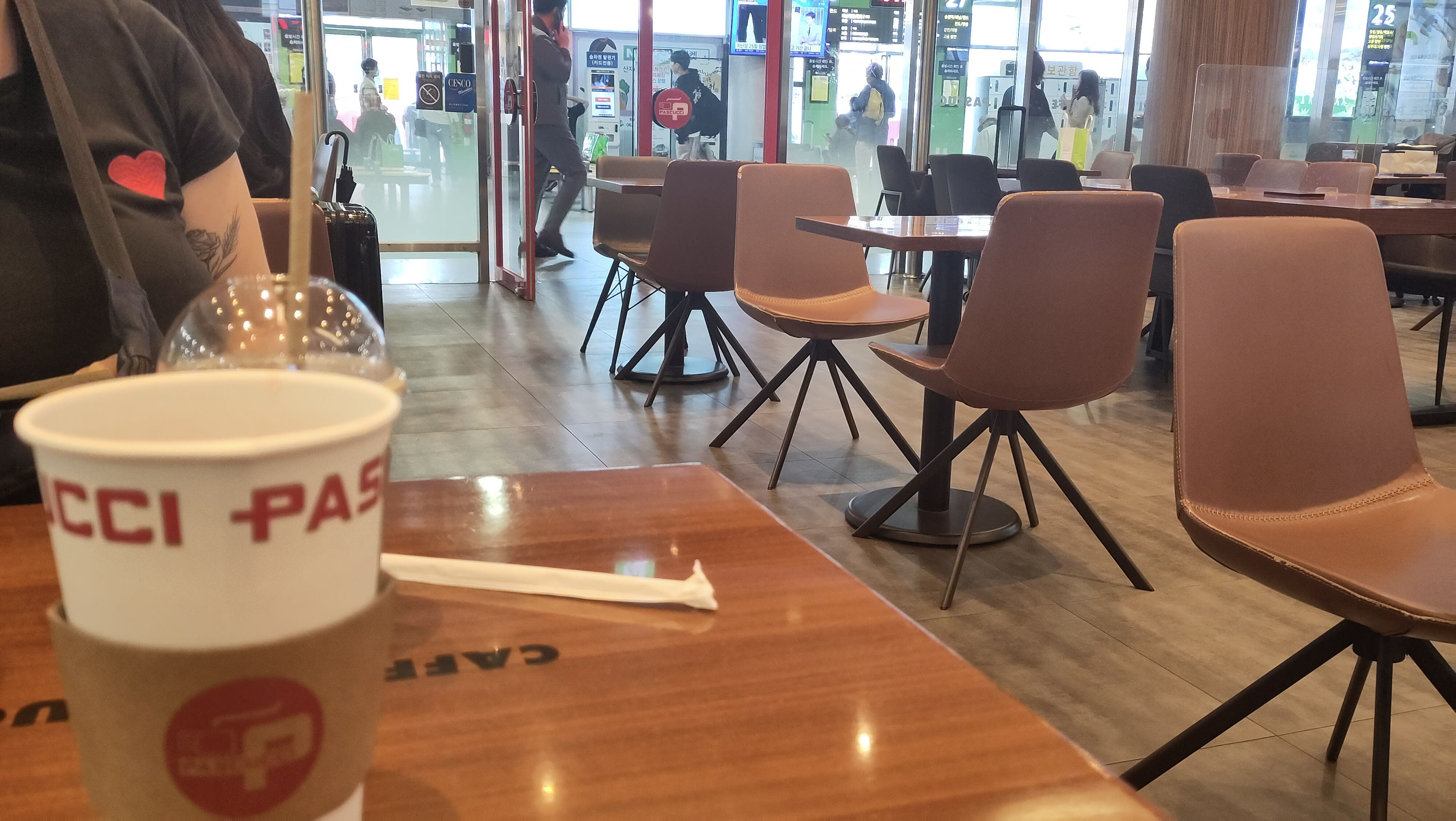 {"caption":[{"type":"text","text":{"content":"On a rarement le temps de prendre un vrai petit déjeuner, mais toujours celui de prendre un café","link":null},"annotations":{"bold":false,"italic":false,"strikethrough":false,"underline":false,"code":false,"color":"default"},"plain_text":"On a rarement le temps de prendre un vrai petit déjeuner, mais toujours celui de prendre un café","href":null}],"type":"external","external":{"url":"https://res.cloudinary.com/dttkrq9dl/image/upload/v1701666312/IMG_20231004_102902_eoujzh.jpg"}}