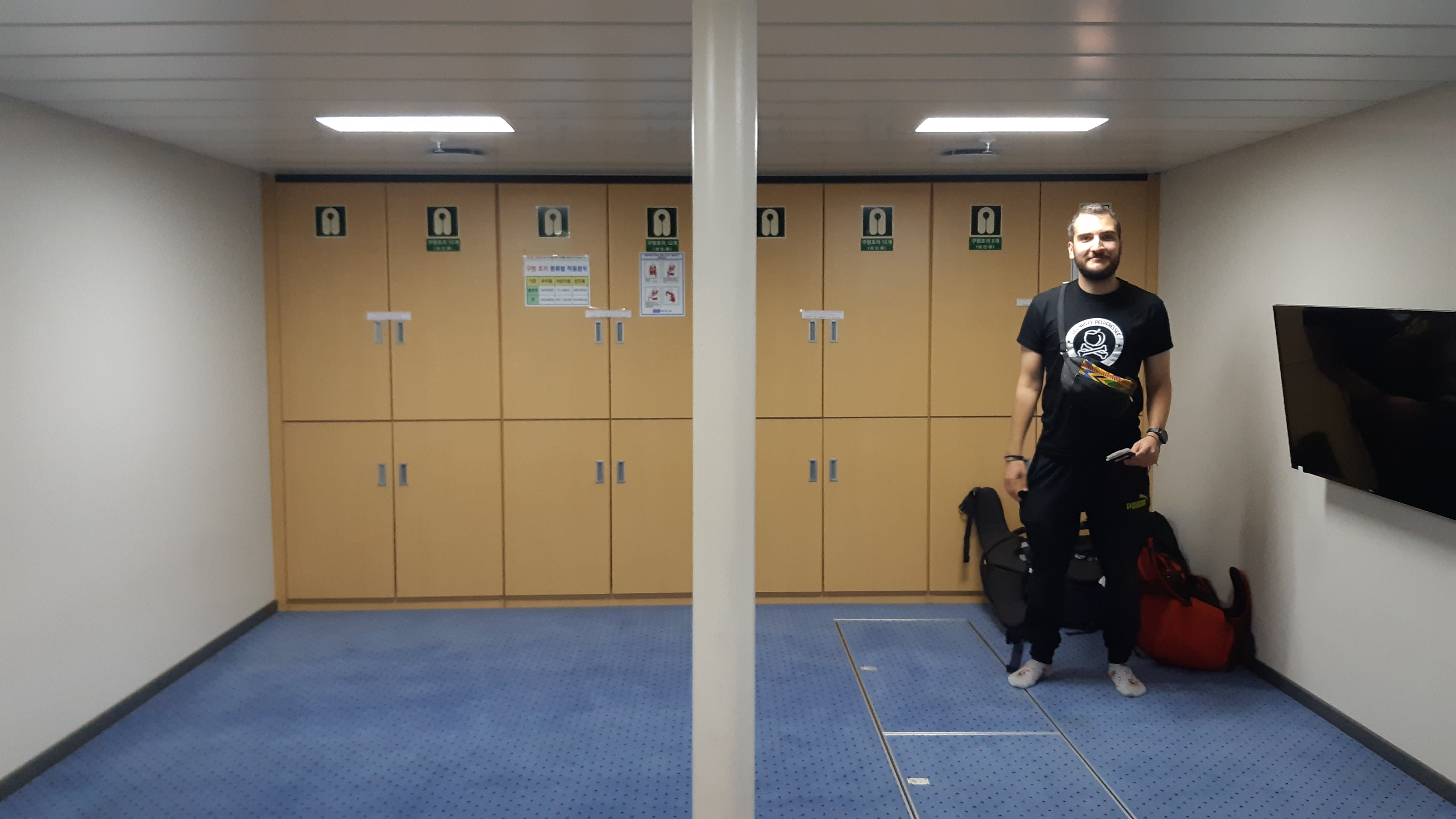 {"caption":[{"type":"text","text":{"content":"On enleve nos chaussures bien sûr !","link":null},"annotations":{"bold":false,"italic":false,"strikethrough":false,"underline":false,"code":false,"color":"default"},"plain_text":"On enleve nos chaussures bien sûr !","href":null}],"type":"external","external":{"url":"https://res.cloudinary.com/dttkrq9dl/image/upload/v1701667511/20231004_144243_lbovct.jpg"}}