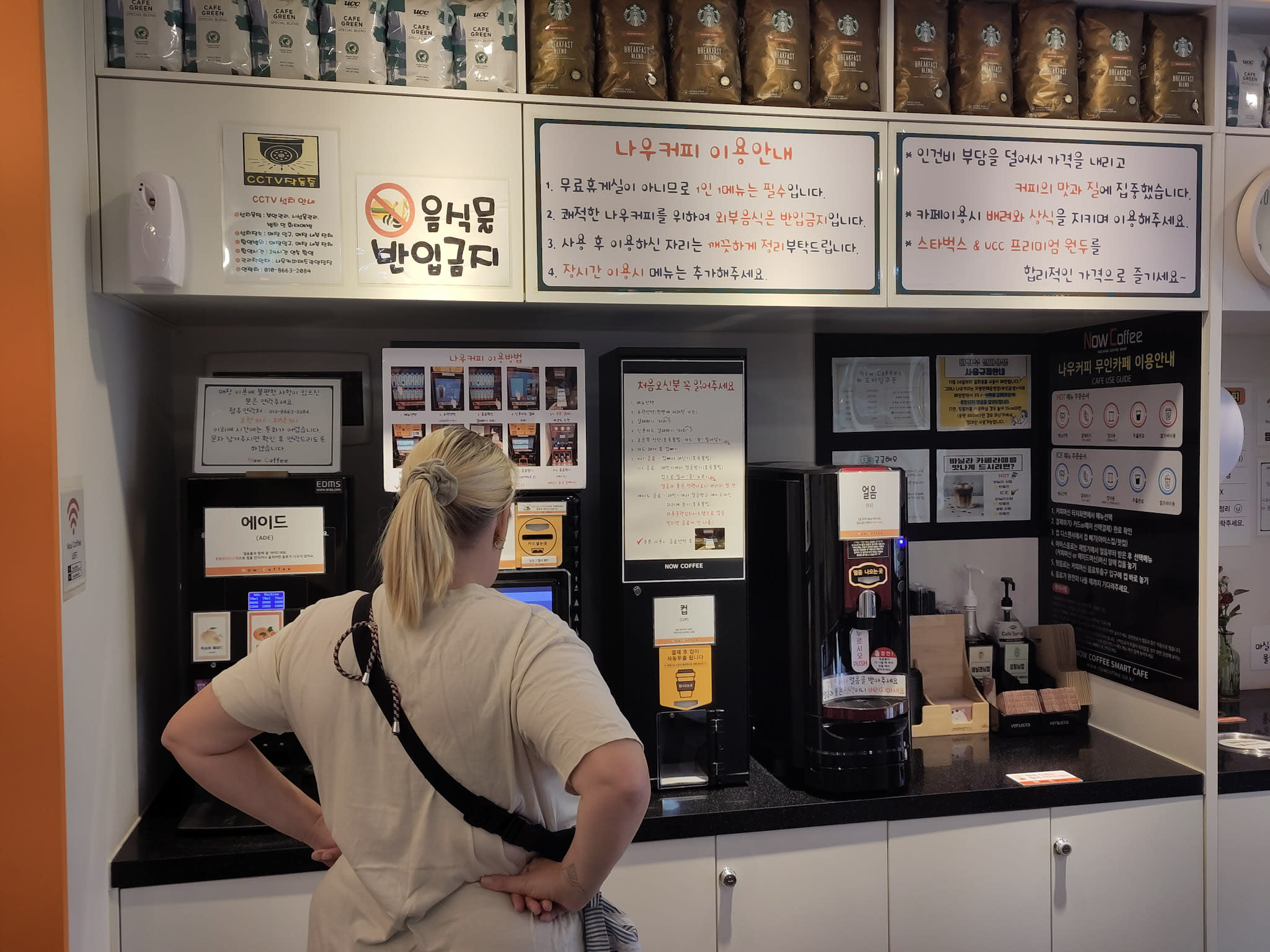 {"caption":[{"type":"text","text":{"content":"Heureusement les téléphones s’en sortent pas trop mal en traduction instantanée","link":null},"annotations":{"bold":false,"italic":false,"strikethrough":false,"underline":false,"code":false,"color":"default"},"plain_text":"Heureusement les téléphones s’en sortent pas trop mal en traduction instantanée","href":null}],"type":"external","external":{"url":"https://res.cloudinary.com/dttkrq9dl/image/upload/v1705041560/17-IMG_20231009_092130_xcutad.jpg"}}