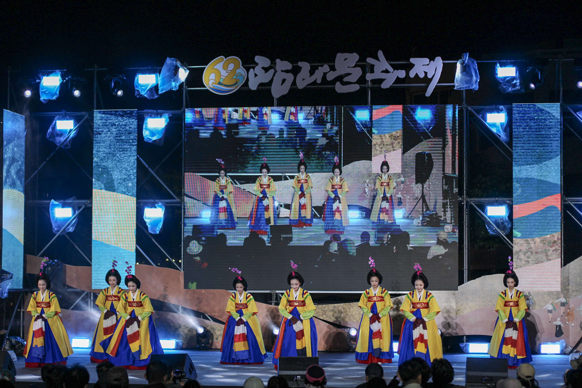 {"caption":[{"type":"text","text":{"content":"La danse coréenne bien sûr","link":null},"annotations":{"bold":false,"italic":false,"strikethrough":false,"underline":false,"code":false,"color":"default"},"plain_text":"La danse coréenne bien sûr","href":null}],"type":"external","external":{"url":"https://res.cloudinary.com/dttkrq9dl/image/upload/v1705041564/20-20231008184055_IMG_1385_u2xpnw.jpg"}}