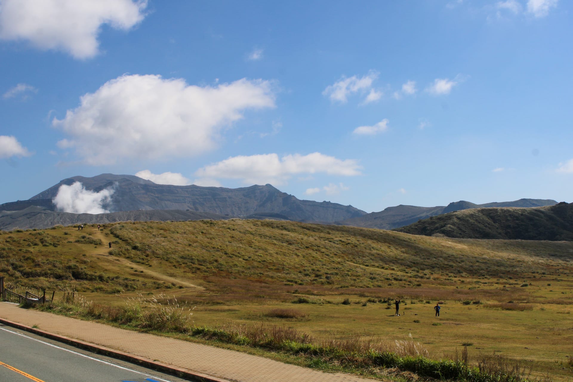 {"caption":[{"type":"text","text":{"content":"Quand les nuages commencent à sortir du sol, c’est qu’on est presque arrivé","link":null},"annotations":{"bold":false,"italic":false,"strikethrough":false,"underline":false,"code":false,"color":"default"},"plain_text":"Quand les nuages commencent à sortir du sol, c’est qu’on est presque arrivé","href":null}],"type":"external","external":{"url":"https://res.cloudinary.com/dttkrq9dl/image/upload/v1711879243/20231017112432_IMG_1877_rhqm2f.jpg"}}