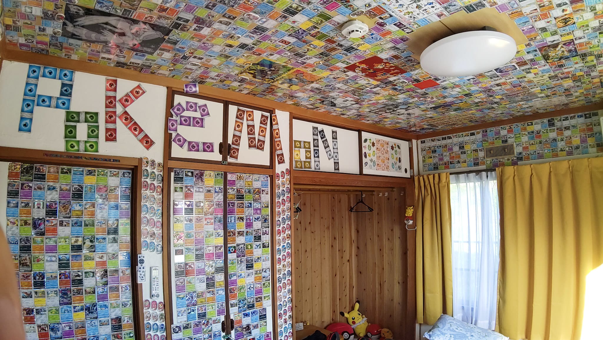 {"caption":[{"type":"text","text":{"content":"Notre chambre est décorée d’une manière très spécifique","link":null},"annotations":{"bold":false,"italic":false,"strikethrough":false,"underline":false,"code":false,"color":"default"},"plain_text":"Notre chambre est décorée d’une manière très spécifique","href":null}],"type":"external","external":{"url":"https://res.cloudinary.com/dttkrq9dl/image/upload/v1712392207/IMG_20231018_160447_xd8vjw.jpg"}}