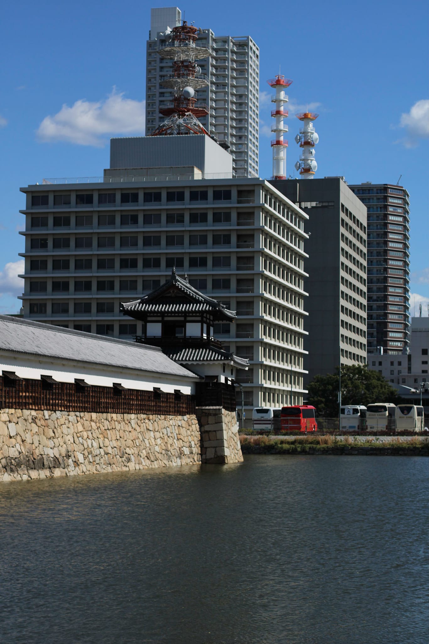 {"caption":[{"type":"text","text":{"content":"Difficile de dire avec certitude quel bâtiment est le plus ancien ici","link":null},"annotations":{"bold":false,"italic":false,"strikethrough":false,"underline":false,"code":false,"color":"default"},"plain_text":"Difficile de dire avec certitude quel bâtiment est le plus ancien ici","href":null}],"type":"external","external":{"url":"https://res.cloudinary.com/dttkrq9dl/image/upload/v1720344682/IMG_2282_yk0489.jpg"}}