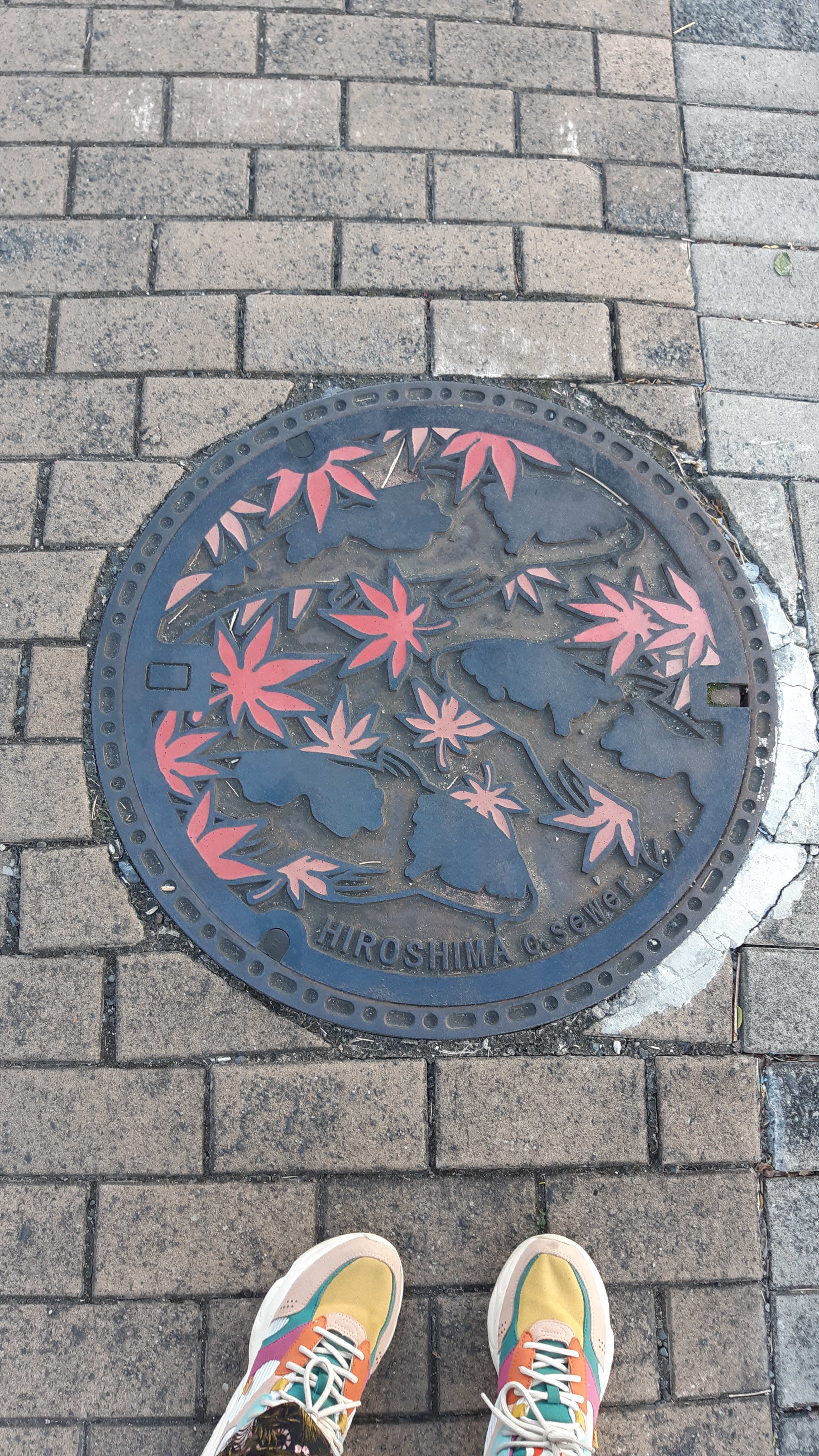 {"caption":[{"type":"text","text":{"content":"Les plaques d’égouts au Japon sont une vraie institution","link":null},"annotations":{"bold":false,"italic":false,"strikethrough":false,"underline":false,"code":false,"color":"default"},"plain_text":"Les plaques d’égouts au Japon sont une vraie institution","href":null}],"type":"external","external":{"url":"https://res.cloudinary.com/dttkrq9dl/image/upload/v1720556525/20231021_142858_u59lcs.jpg"}}