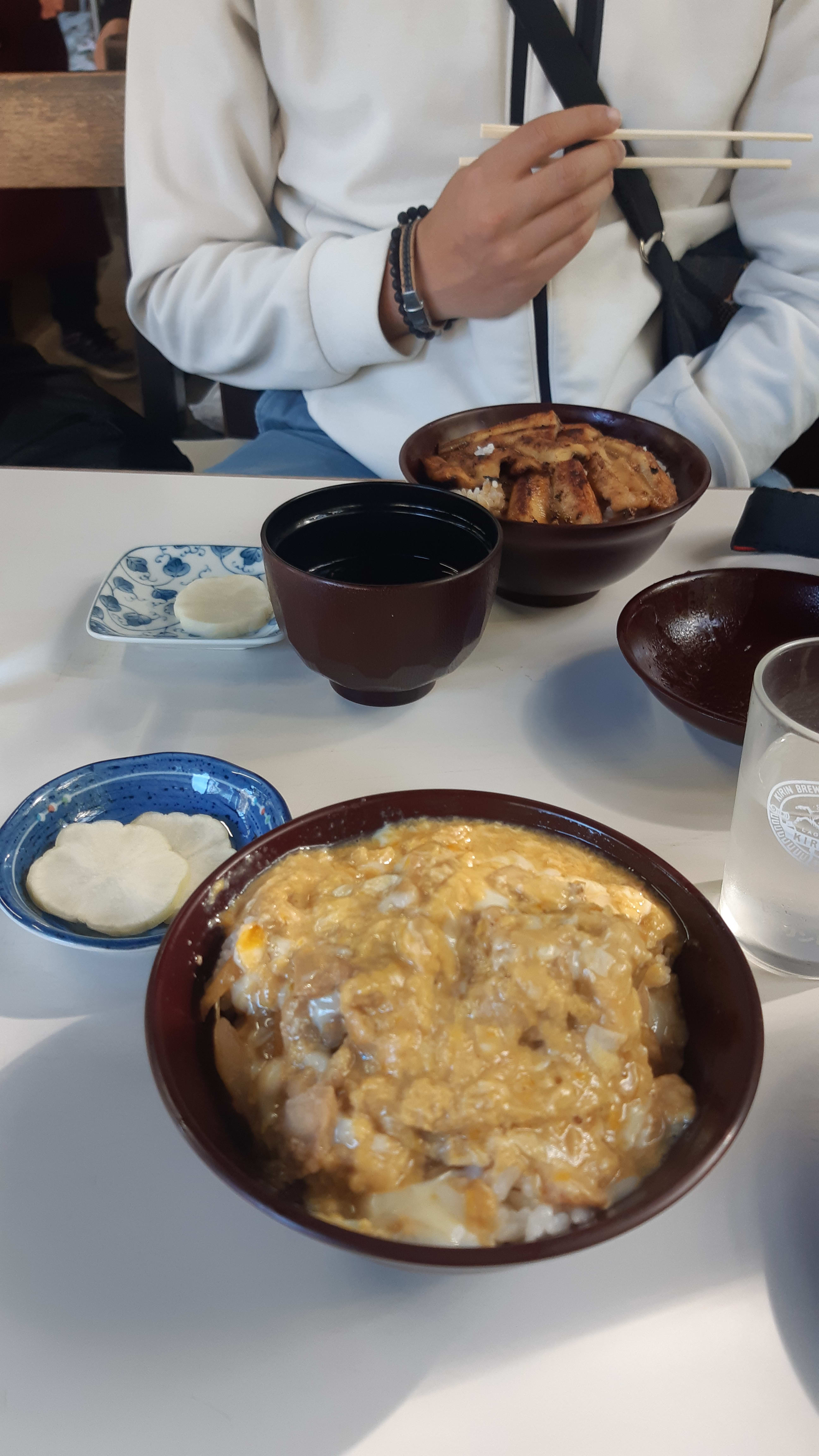 {"caption":[{"type":"text","text":{"content":"De l’anguille pour Eddine, du poulet et des oeufs pour Manue","link":null},"annotations":{"bold":false,"italic":false,"strikethrough":false,"underline":false,"code":false,"color":"default"},"plain_text":"De l’anguille pour Eddine, du poulet et des oeufs pour Manue","href":null}],"type":"external","external":{"url":"https://res.cloudinary.com/dttkrq9dl/image/upload/v1720556764/20231023_131010_vii9ou.jpg"}}