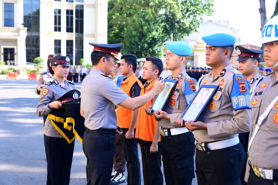Polda Jambi Gelar Upacara PTDH, Empat Personel Diberhentikan Tidak Dengan Hormat