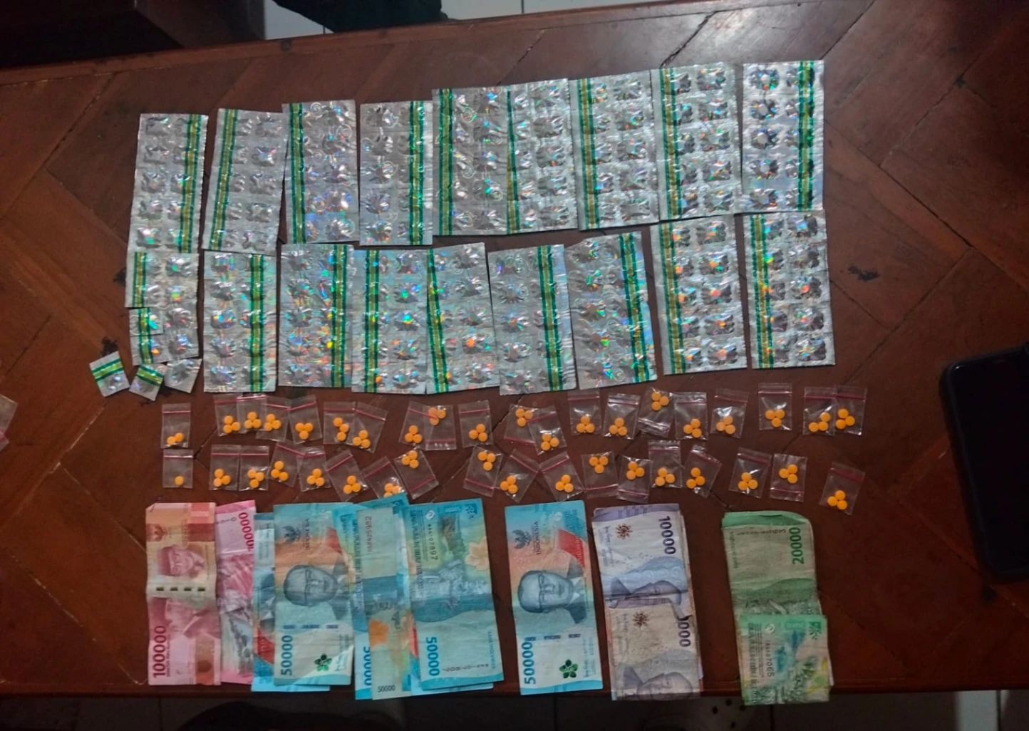 Dua Wanita Penjual dan Pengedar Pil Tramadol Berhasil Dibekuk Aparat Kepolisian Sektor Tanjungsari Bogor Timur Berikut Barang Bukti