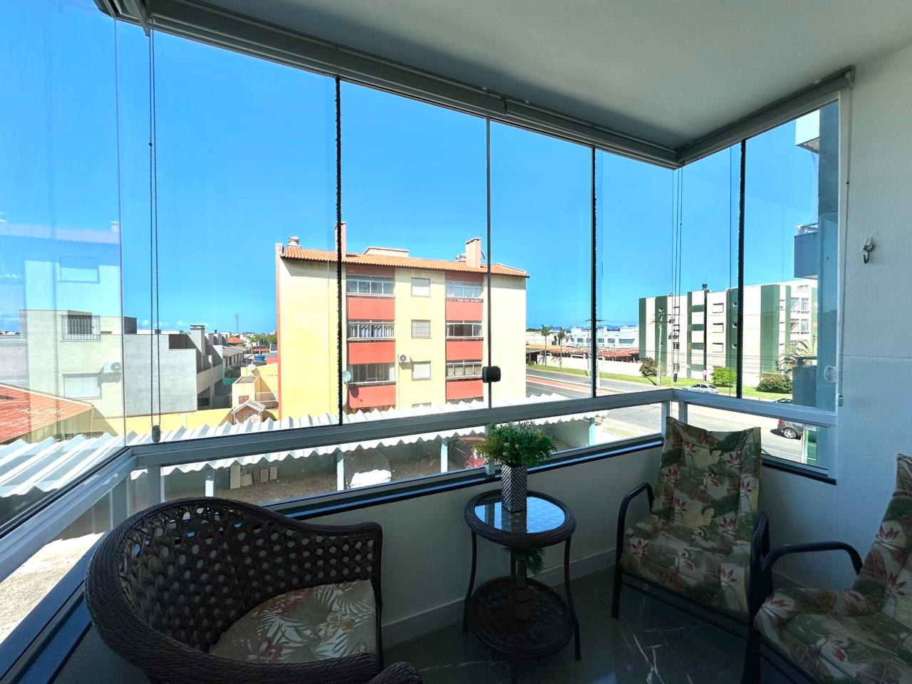 Apartamento 1 Dormitório Mobiliado com Sacada Fechada em Capão Novo - Foto 5