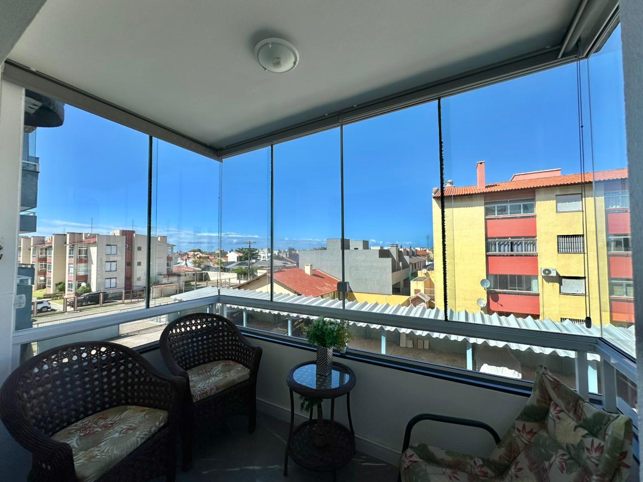 Apartamento 1 Dormitório Mobiliado com Sacada Fechada em Capão Novo - Foto 4