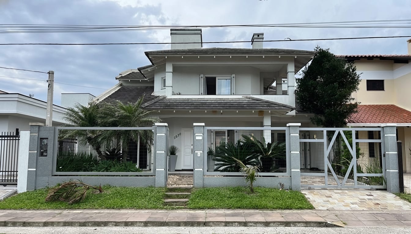 Mansão com Piscina a 100m do Mar em Capão Novo