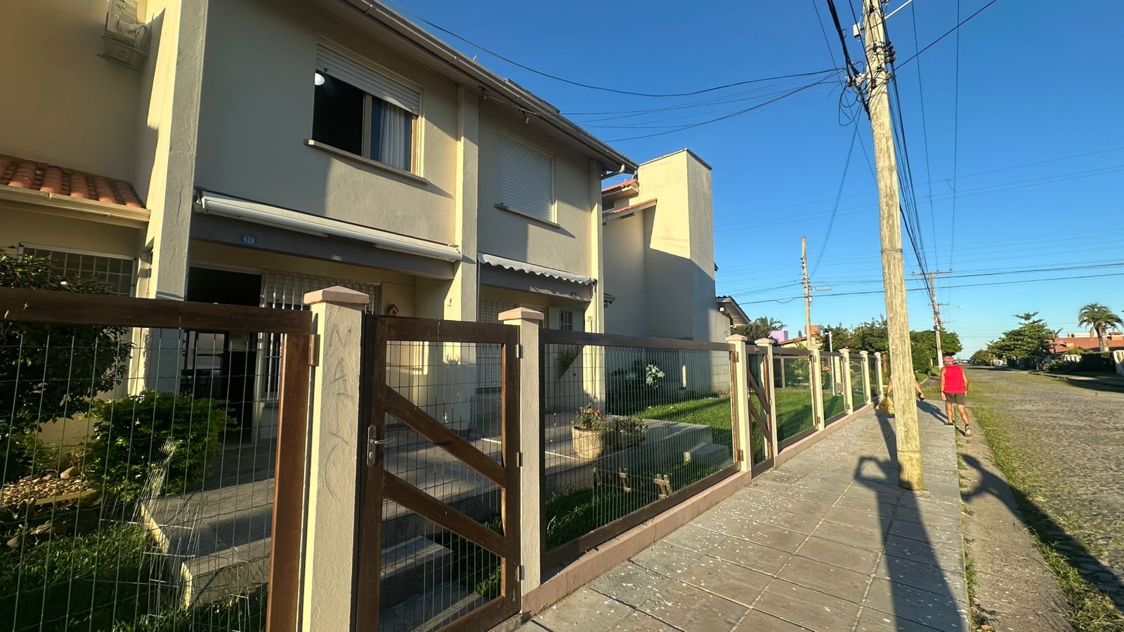 Sobrado Reformado a 450m do Mar em Capão Novo