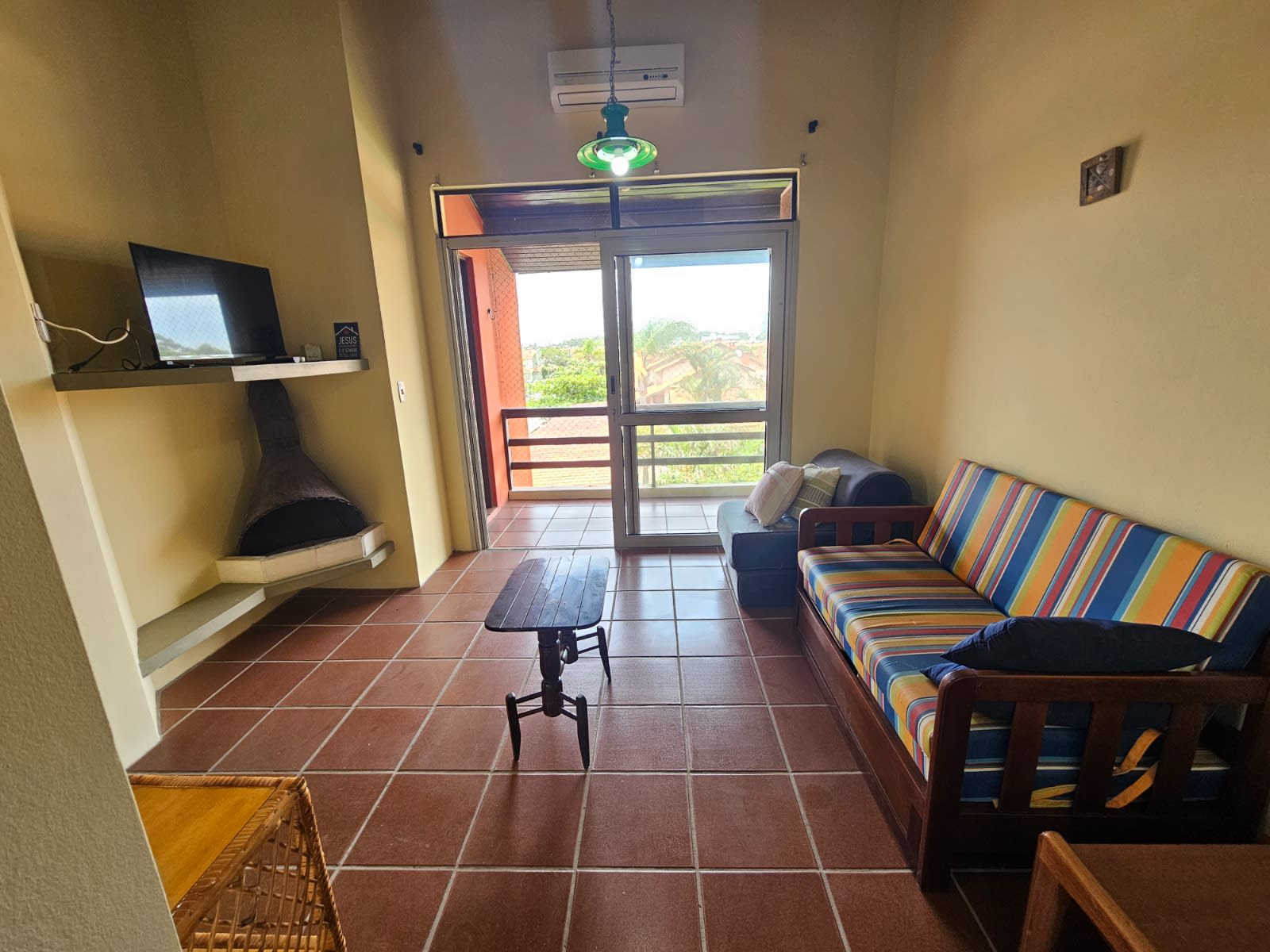 Apartamento Duplex Mobiliado com Lareira em Capão Novo - Foto 4